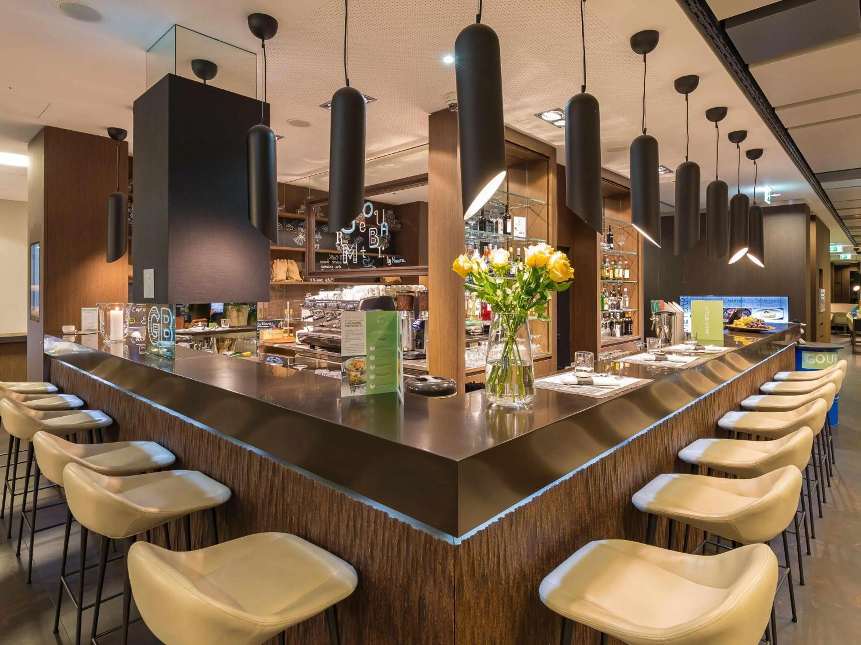 Lounge or bar in Novotel Lugano Paradiso