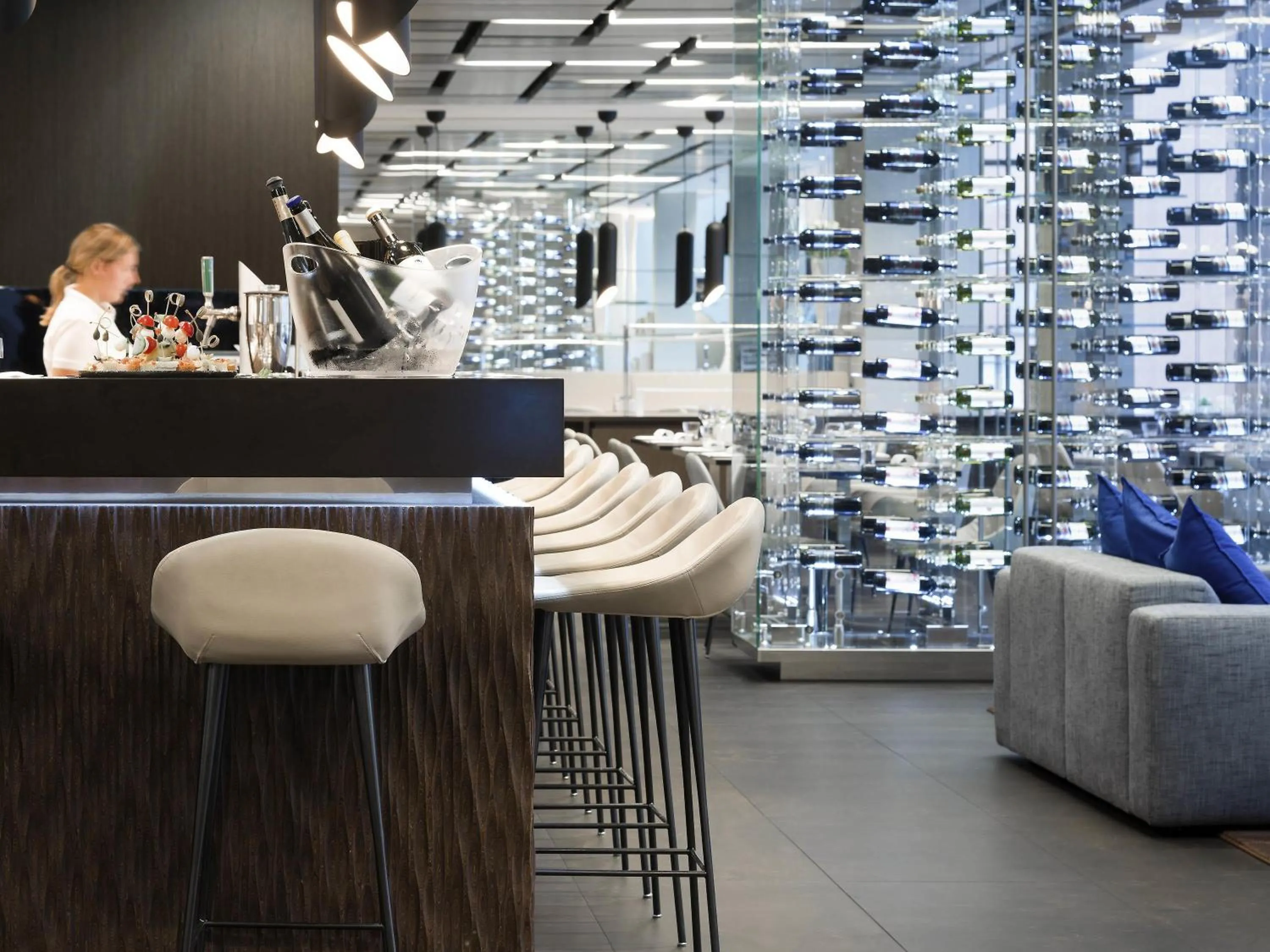 Lounge or bar in Novotel Lugano Paradiso