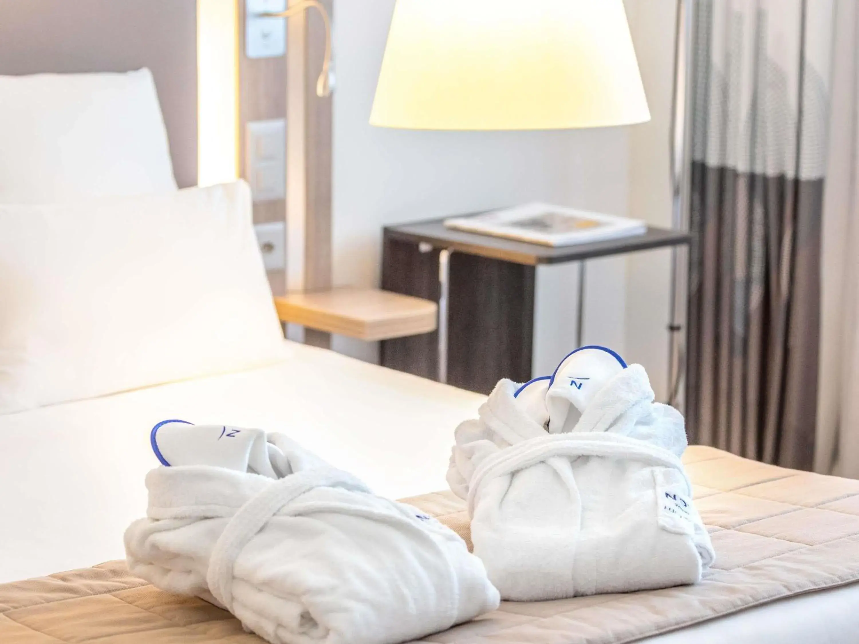 Executive Double Room with Sofa Bed in Novotel Lugano Paradiso Executive Double Room with Sofa Bed in Novotel Lugano Paradiso