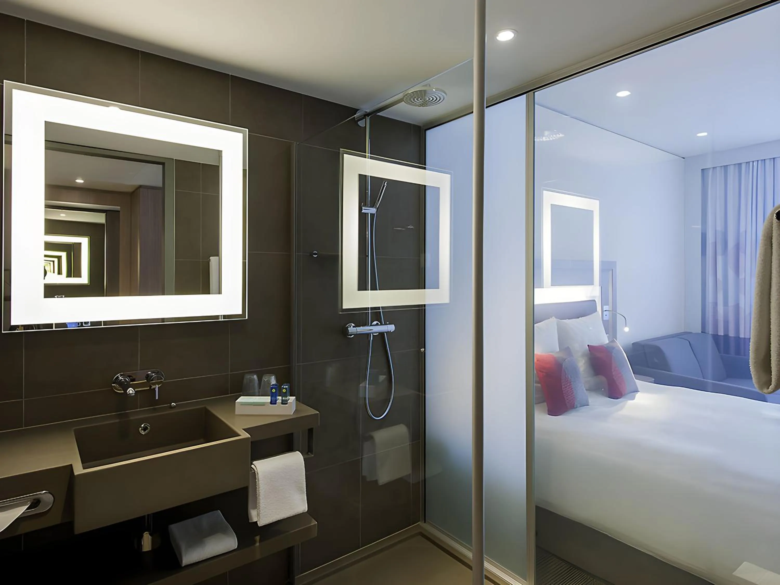 Bathroom, Bed in Novotel Lugano Paradiso