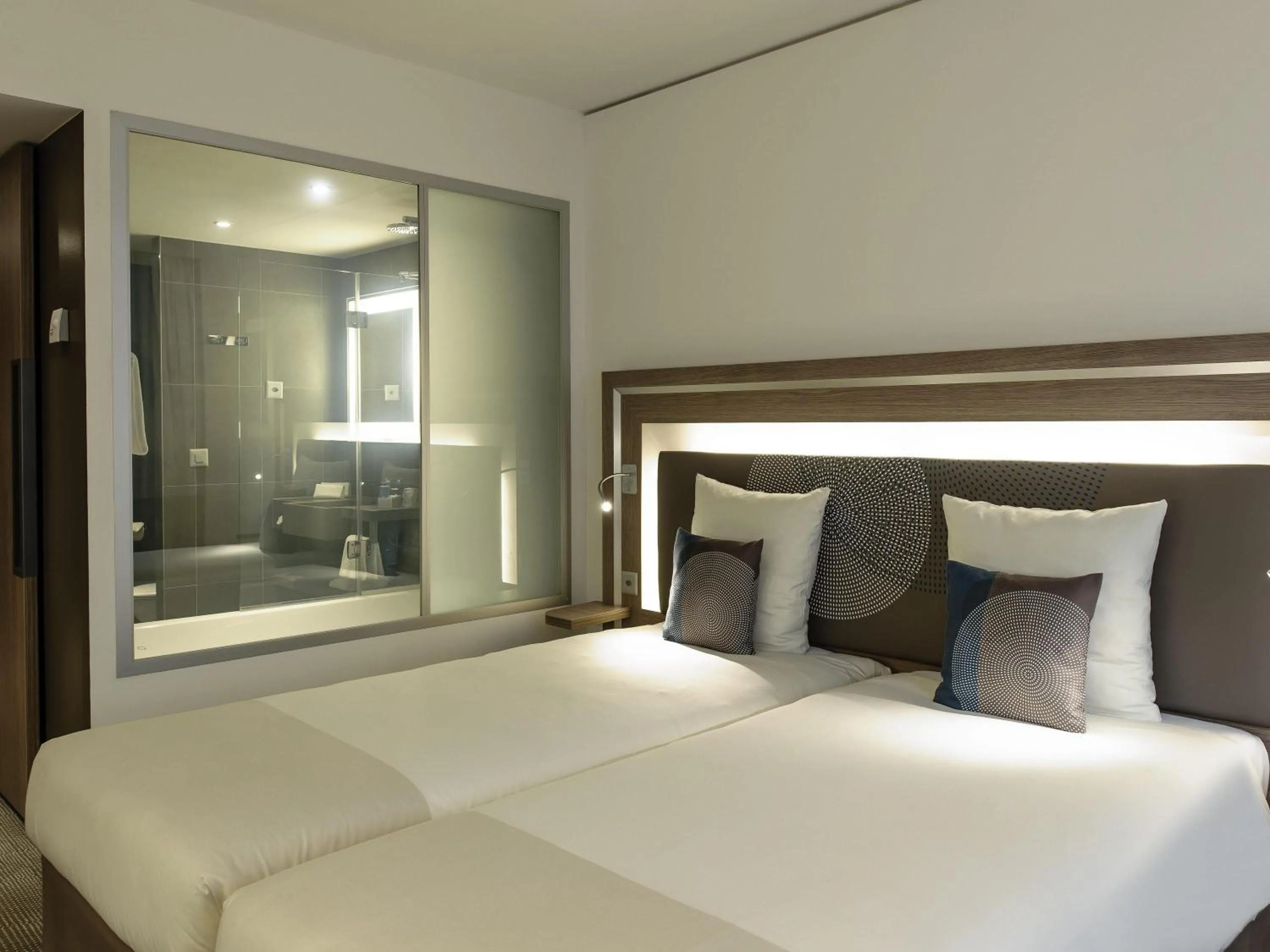 Bedroom, Bed in Novotel Lugano Paradiso