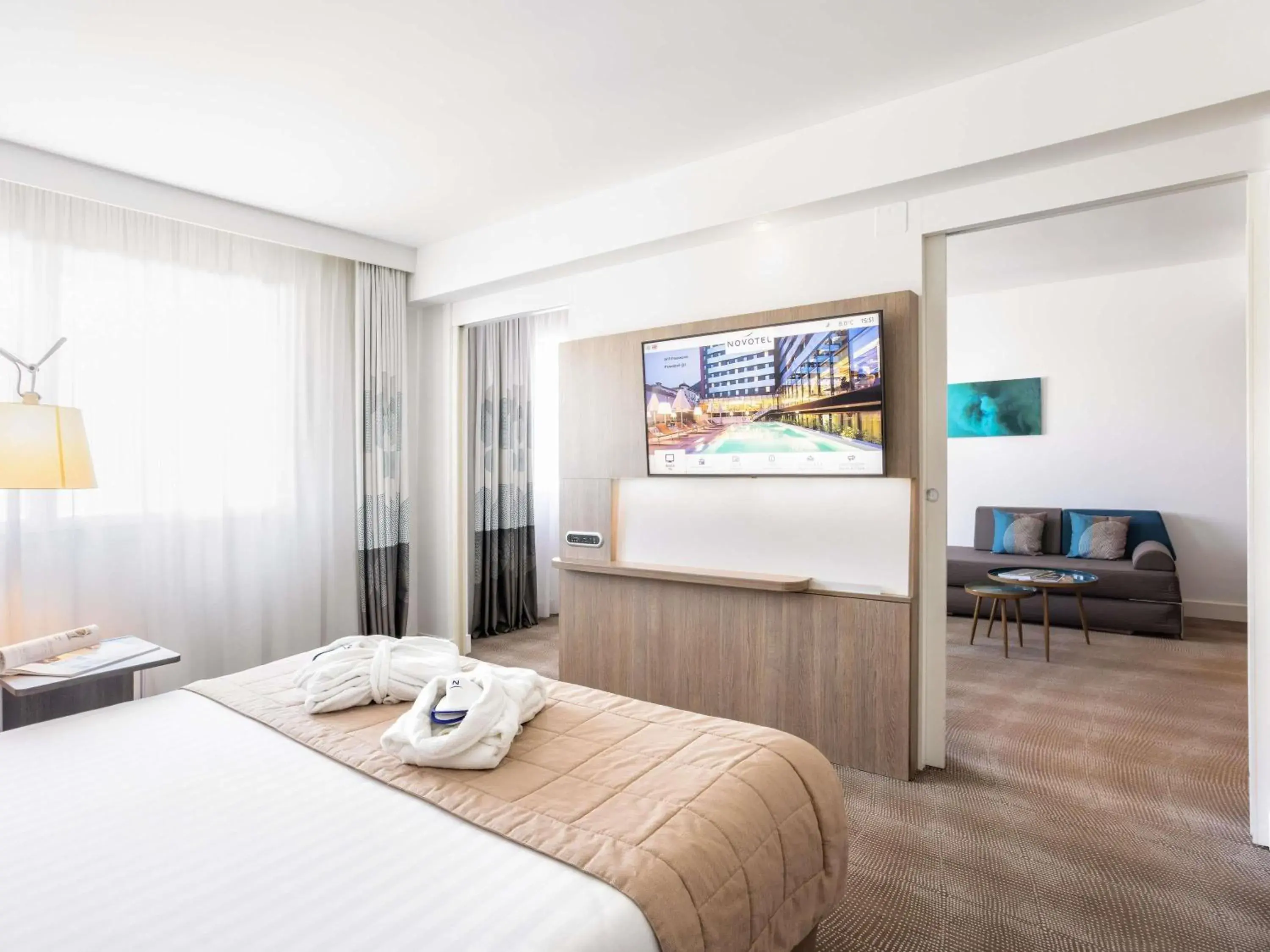 King Suite with Sofa Bed in Novotel Lugano Paradiso King Suite with Sofa Bed in Novotel Lugano Paradiso