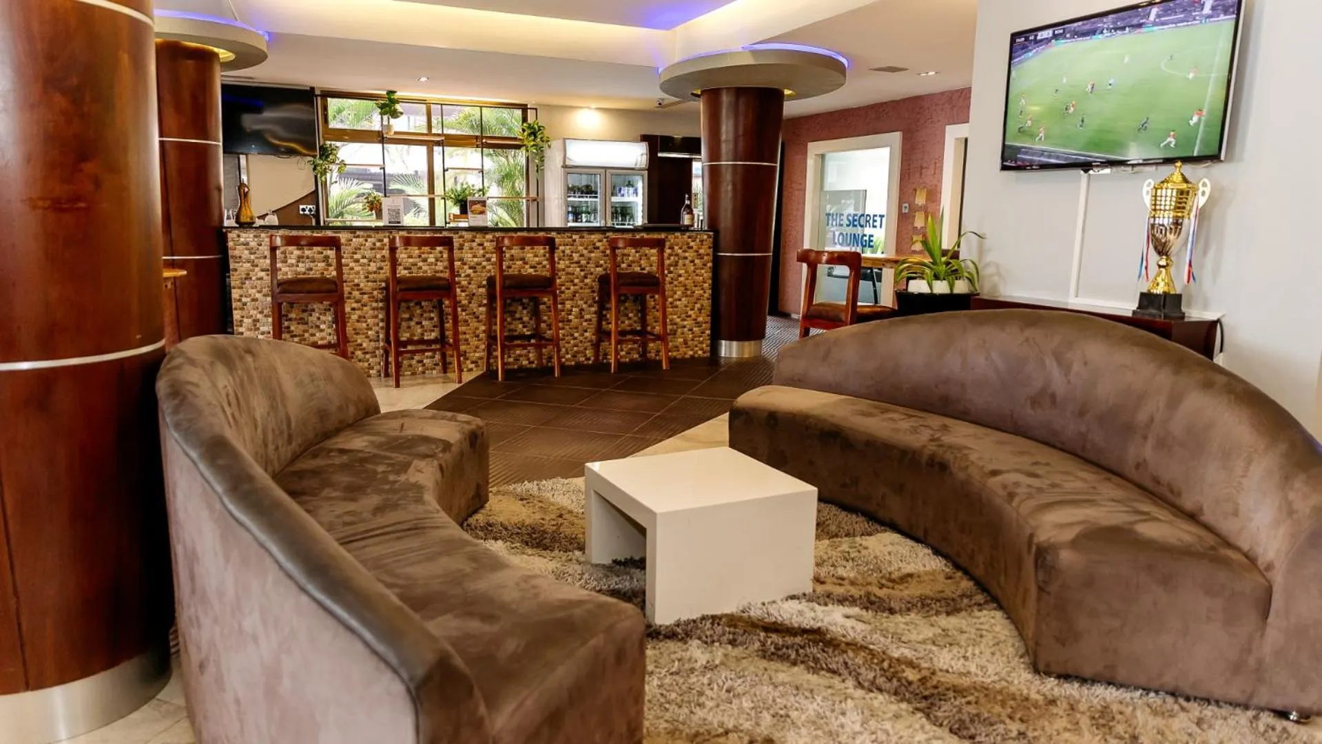 Lounge or bar in Peninsula Hotel Dar Es Salaam