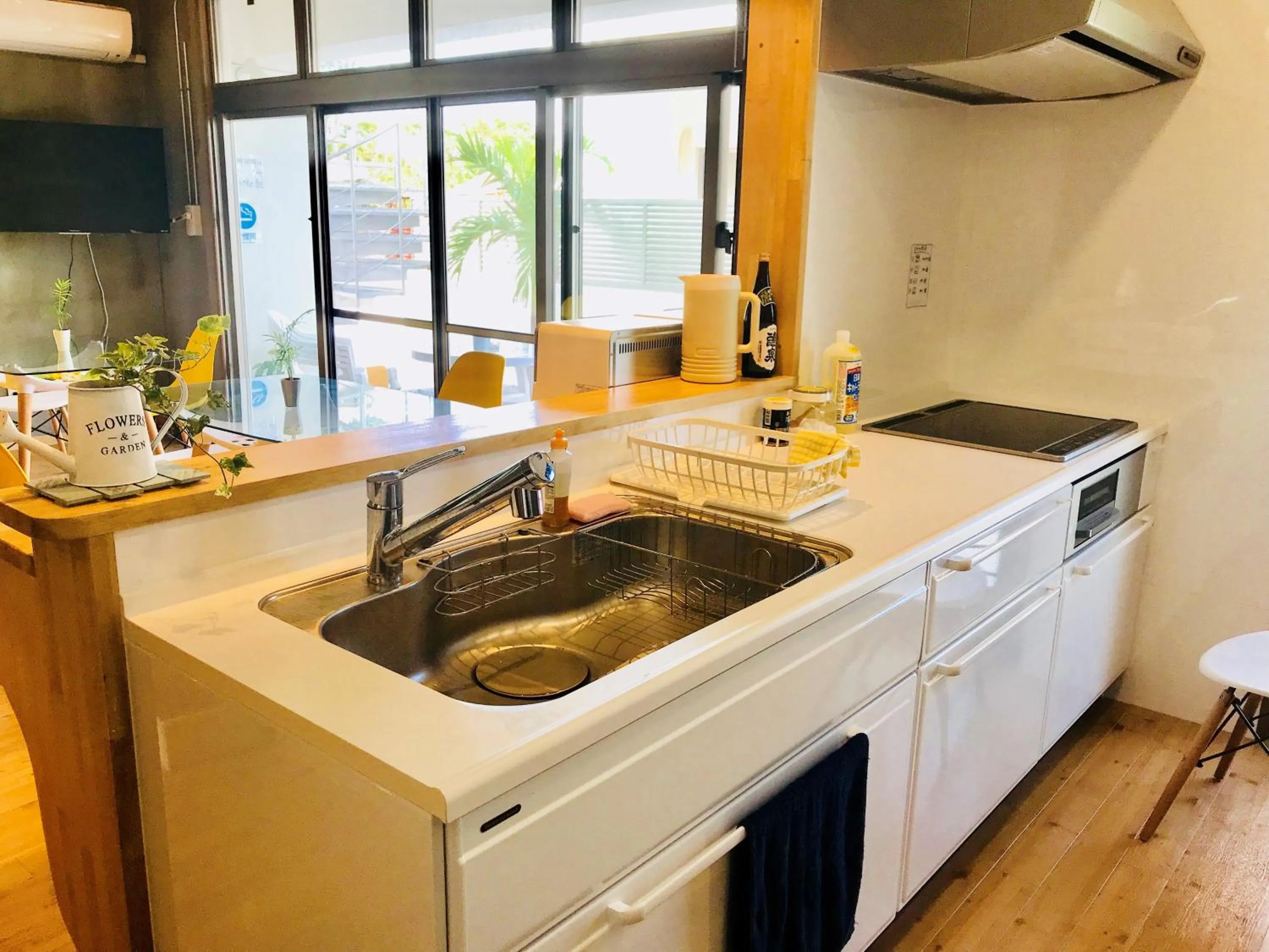 Communal kitchen in Hostel Mosura no Tamago