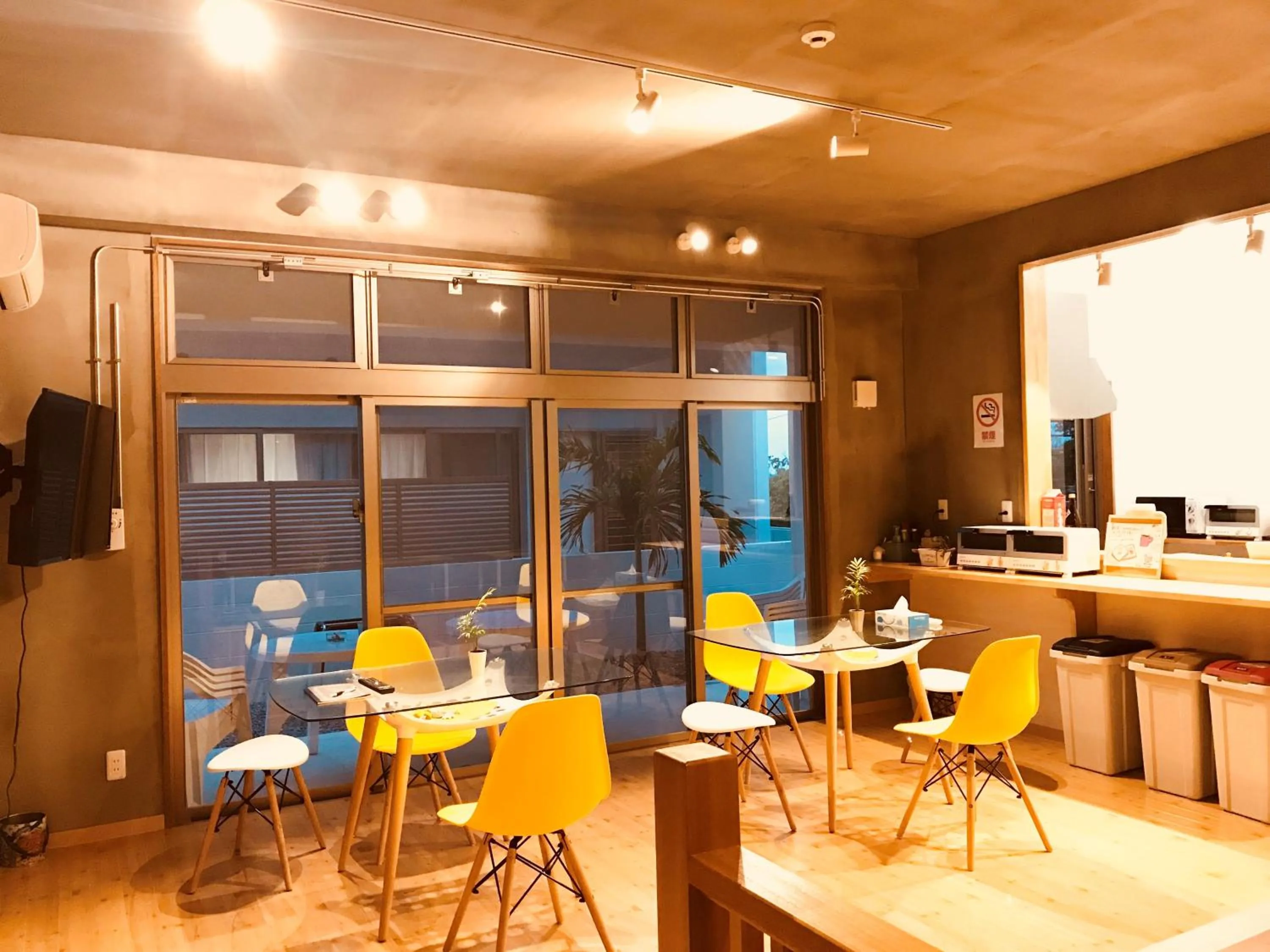 Communal kitchen in Hostel Mosura no Tamago