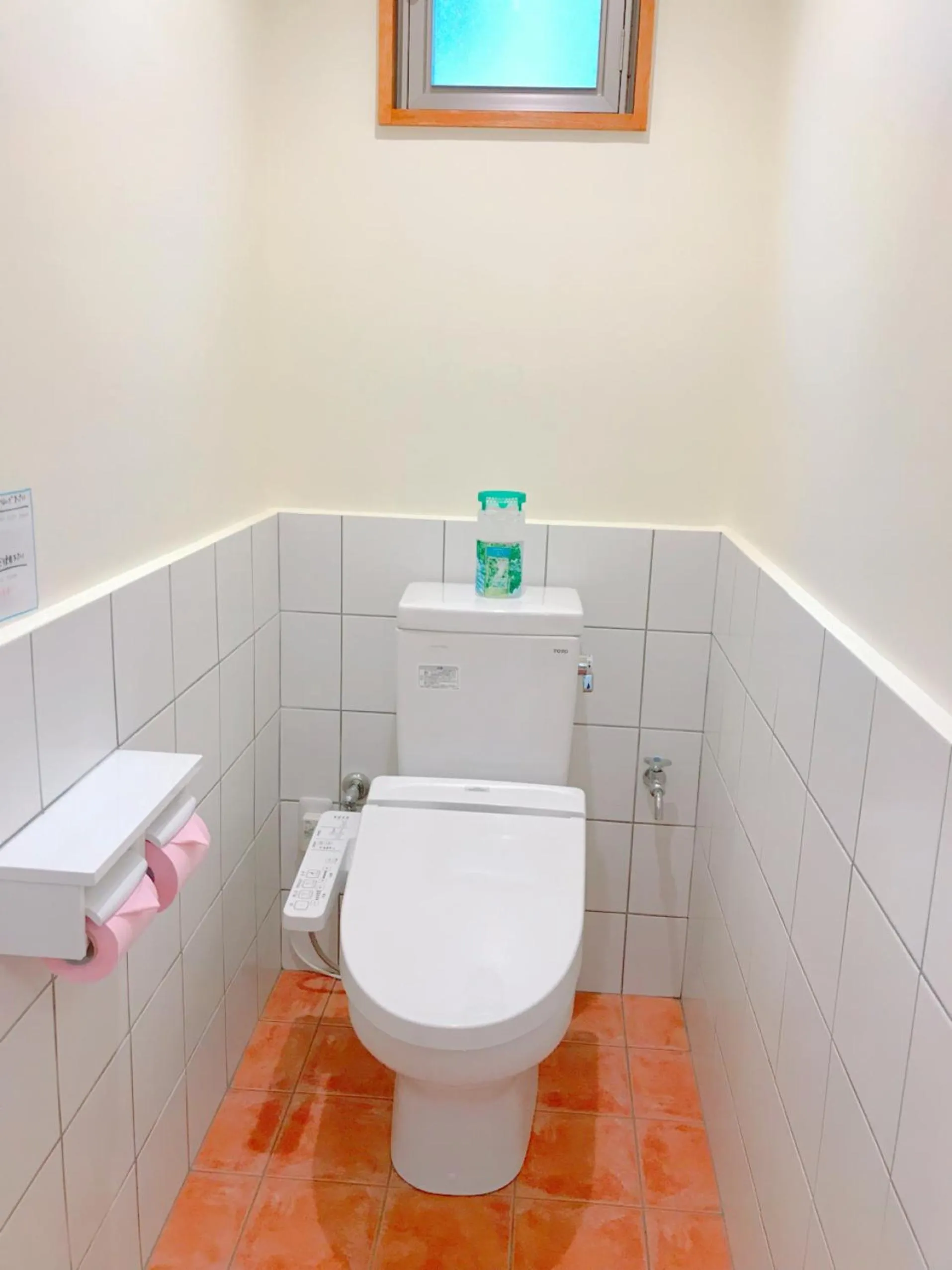 Toilet in Hostel Mosura no Tamago