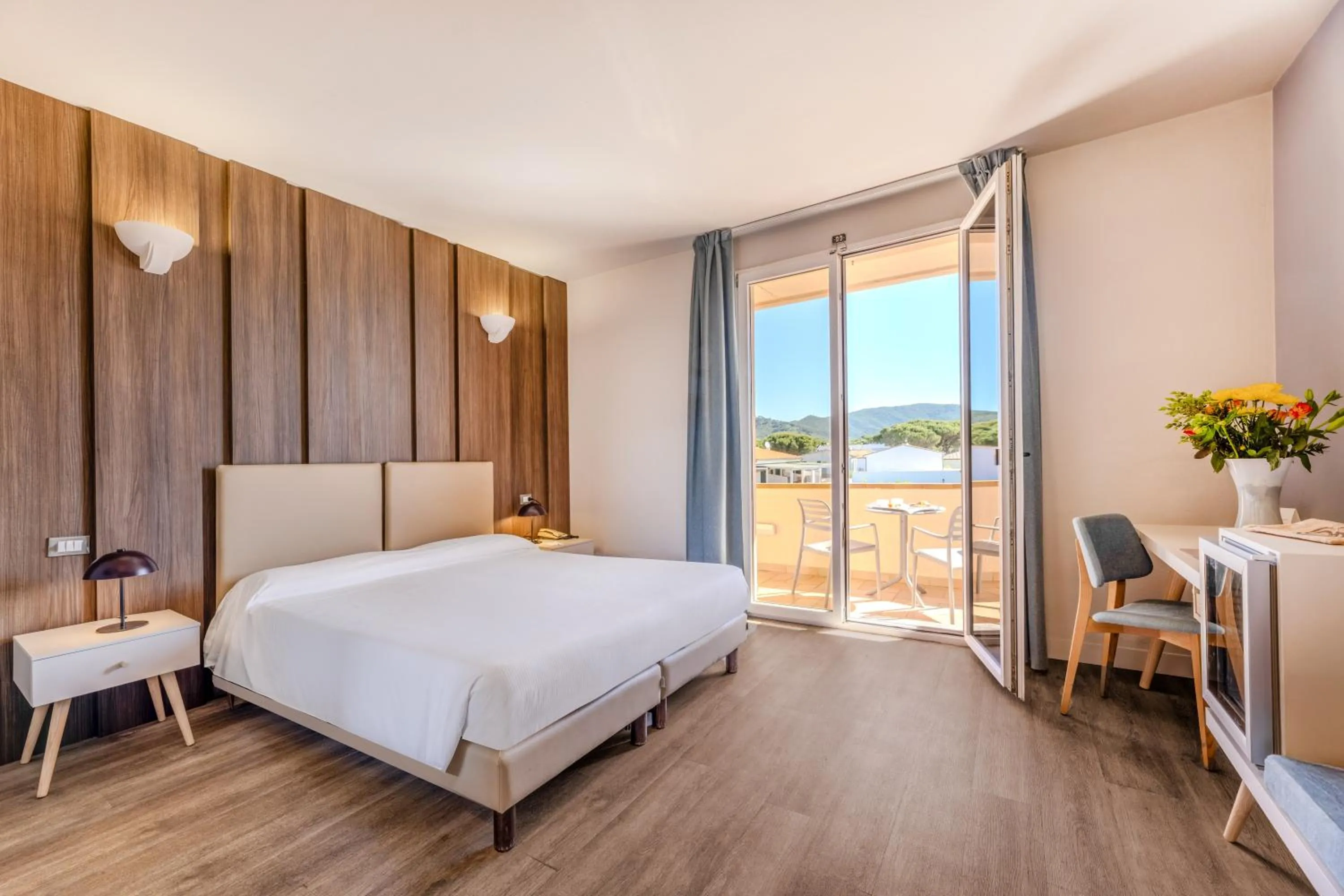 Bed in Hotel Riva del Sole