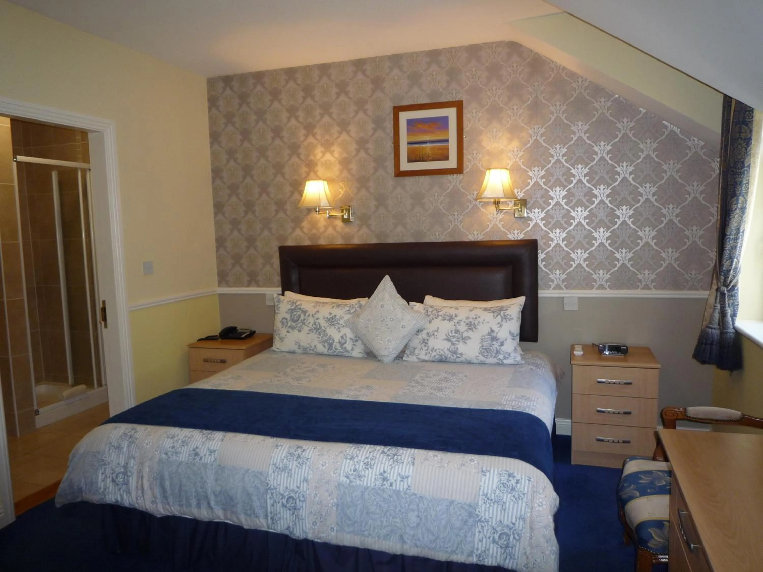 Photo of the whole room, Bed in Avlon House Bed and Breakfast