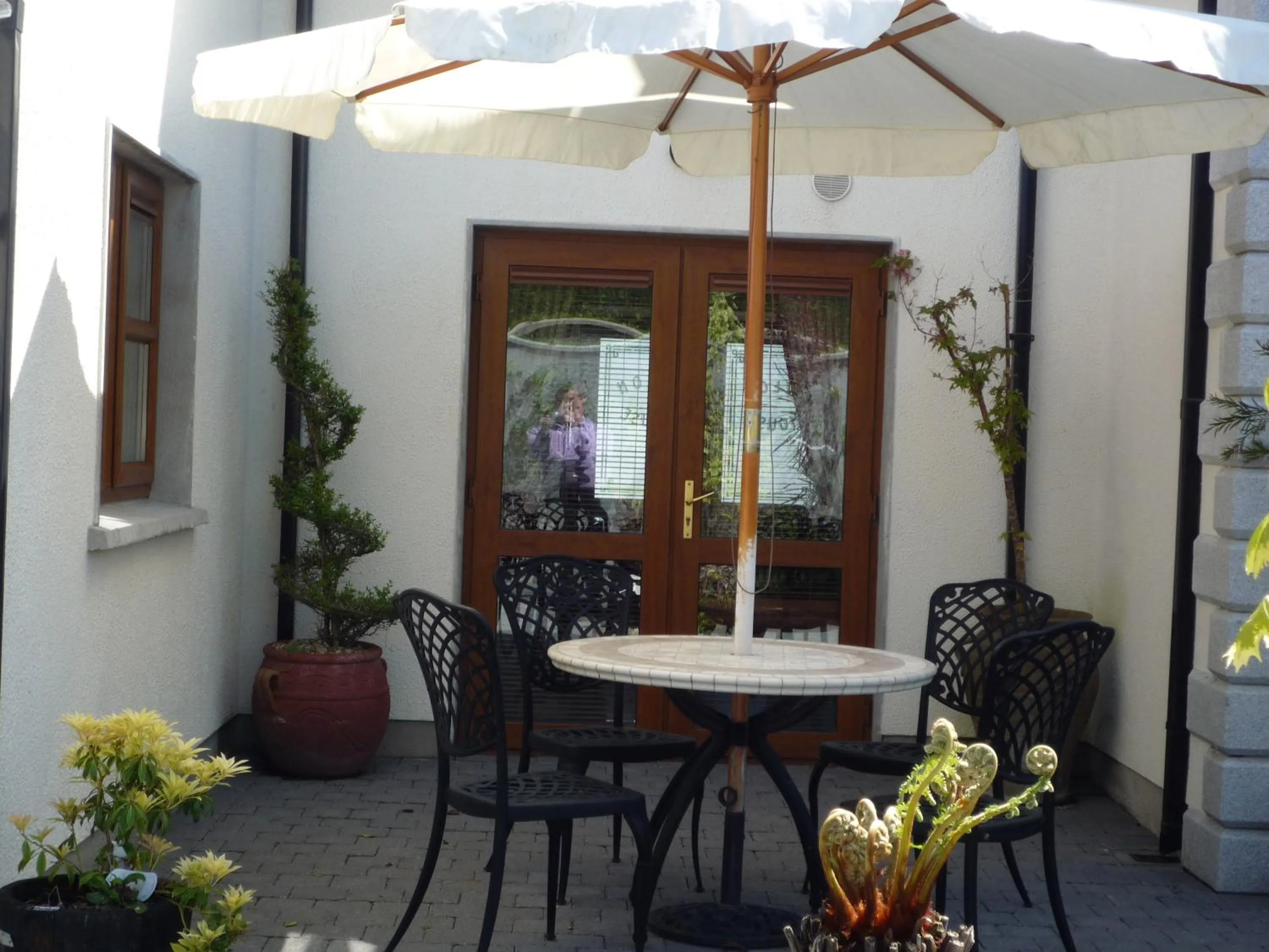 Patio in Avlon House Bed and Breakfast