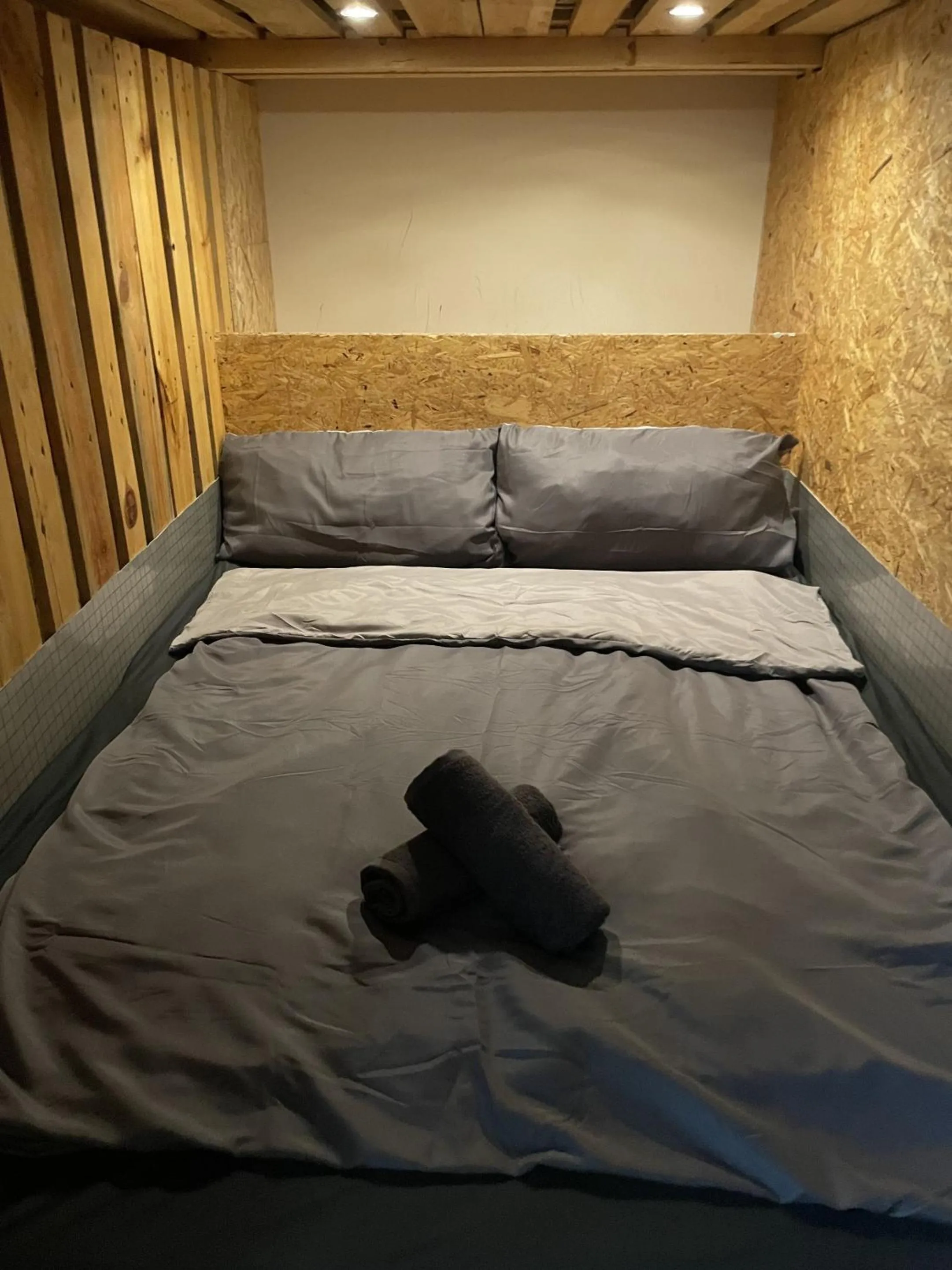 Bedroom, Bed in Urban Capsule