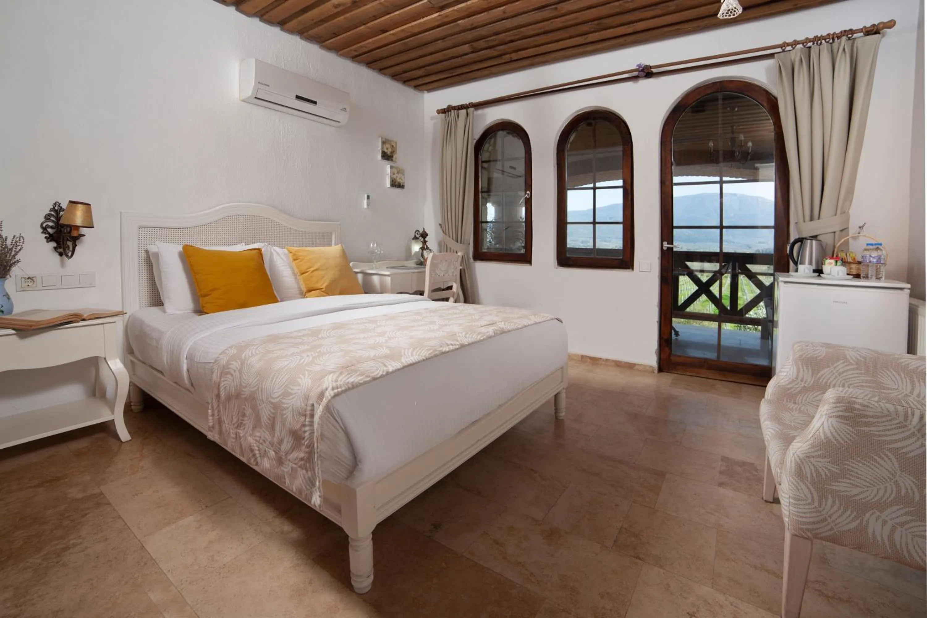 Bed in VINIFERA VINEYARDS HOTEL