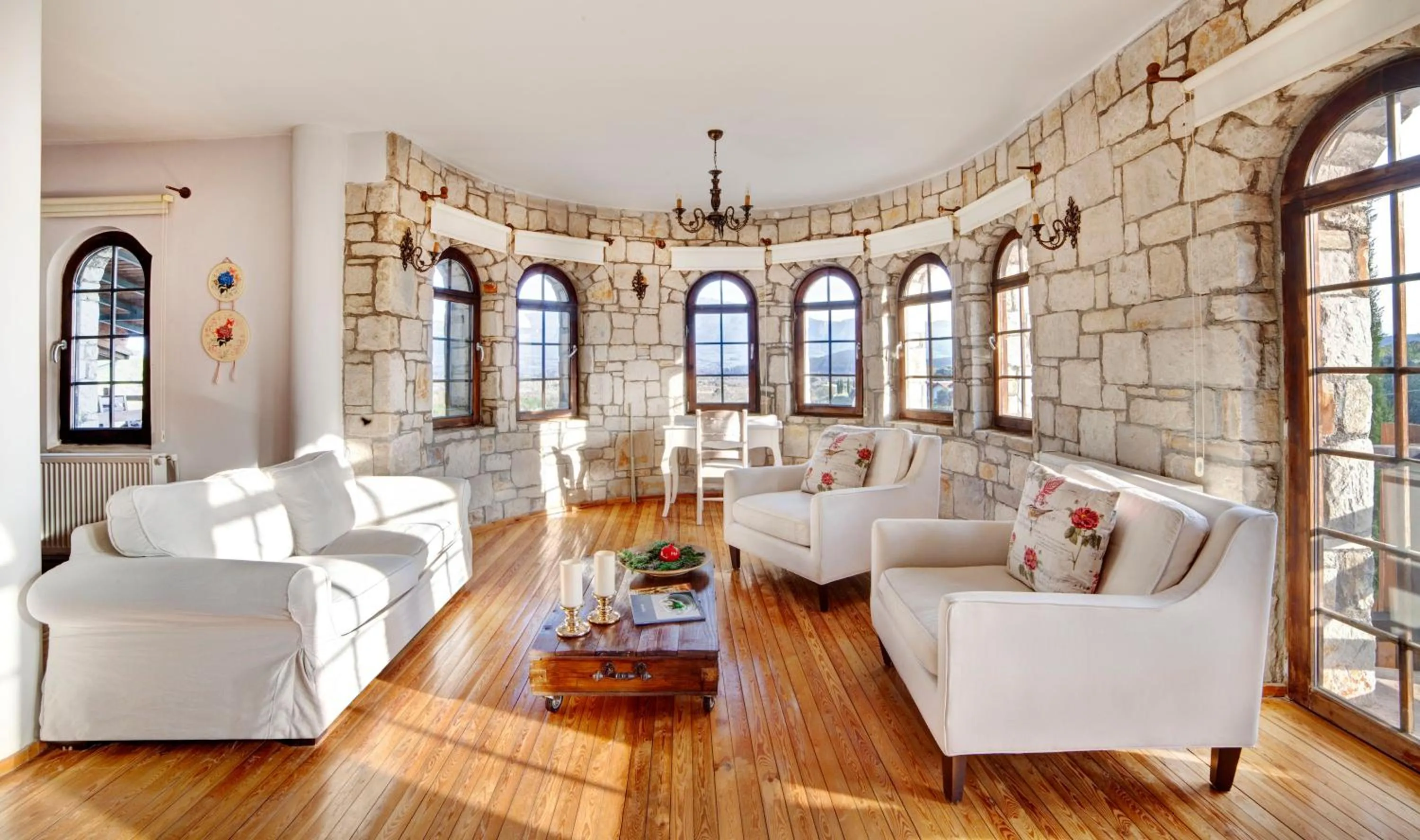 Living room in VINIFERA VINEYARDS HOTEL