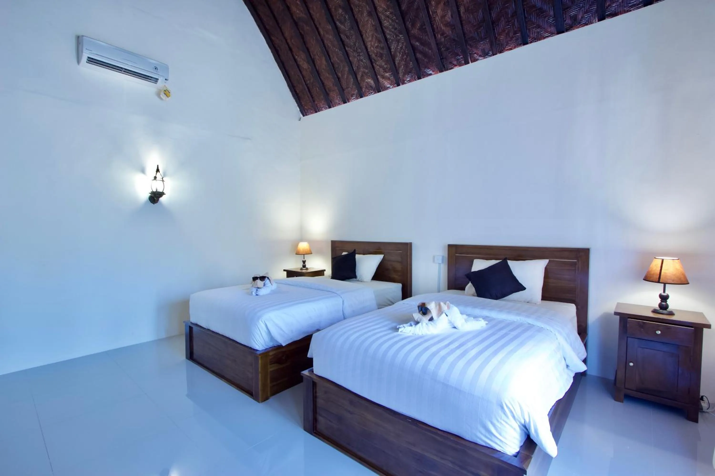 Bedroom, Bed in Kubu Artha Bungalow Nusa Penida