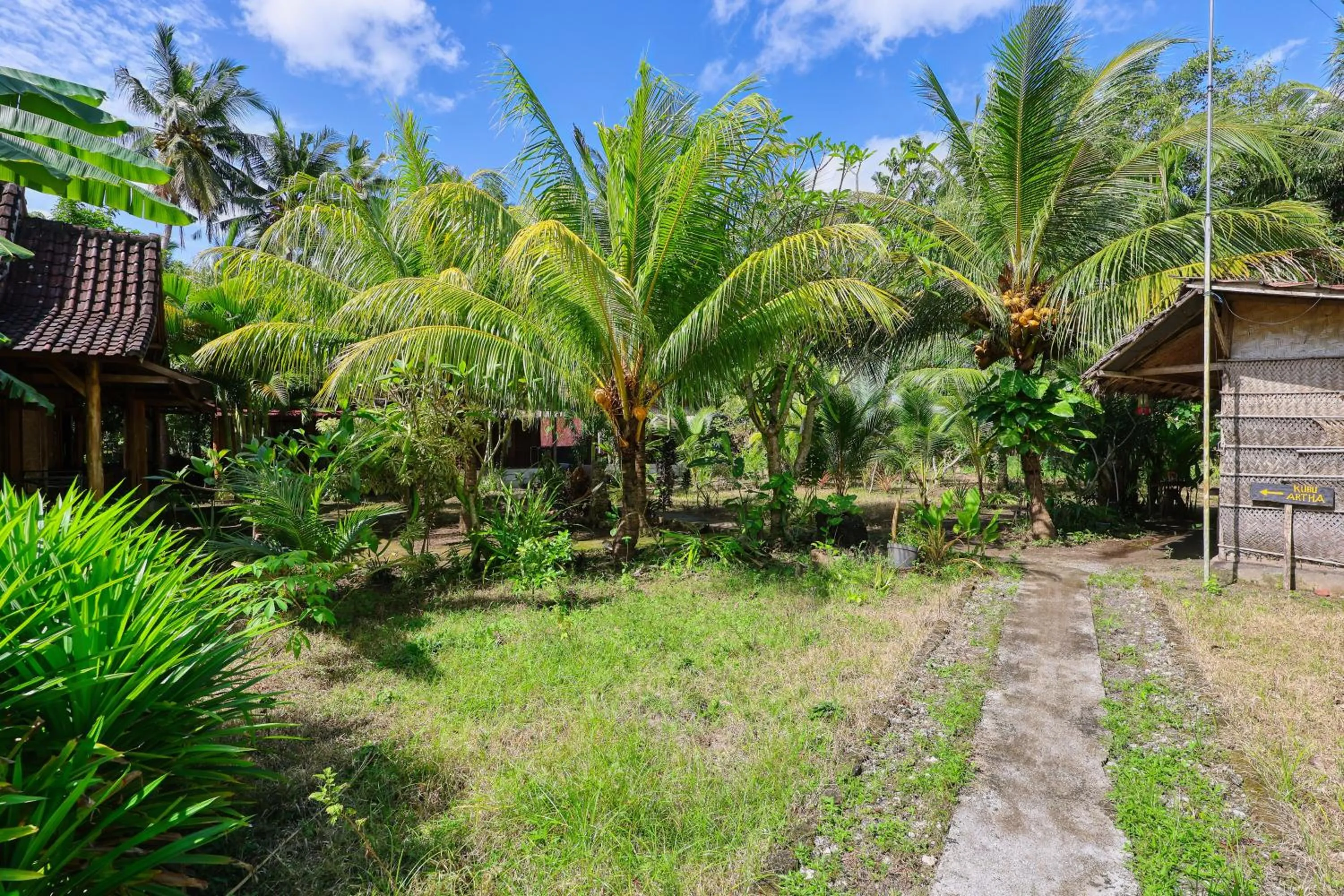 Garden in Kubu Artha Bungalow Nusa Penida