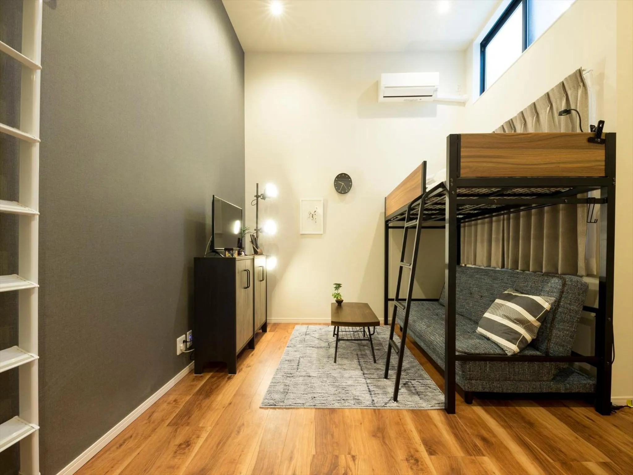 Living room, Bed in TRIP POD TSUMASHOJI