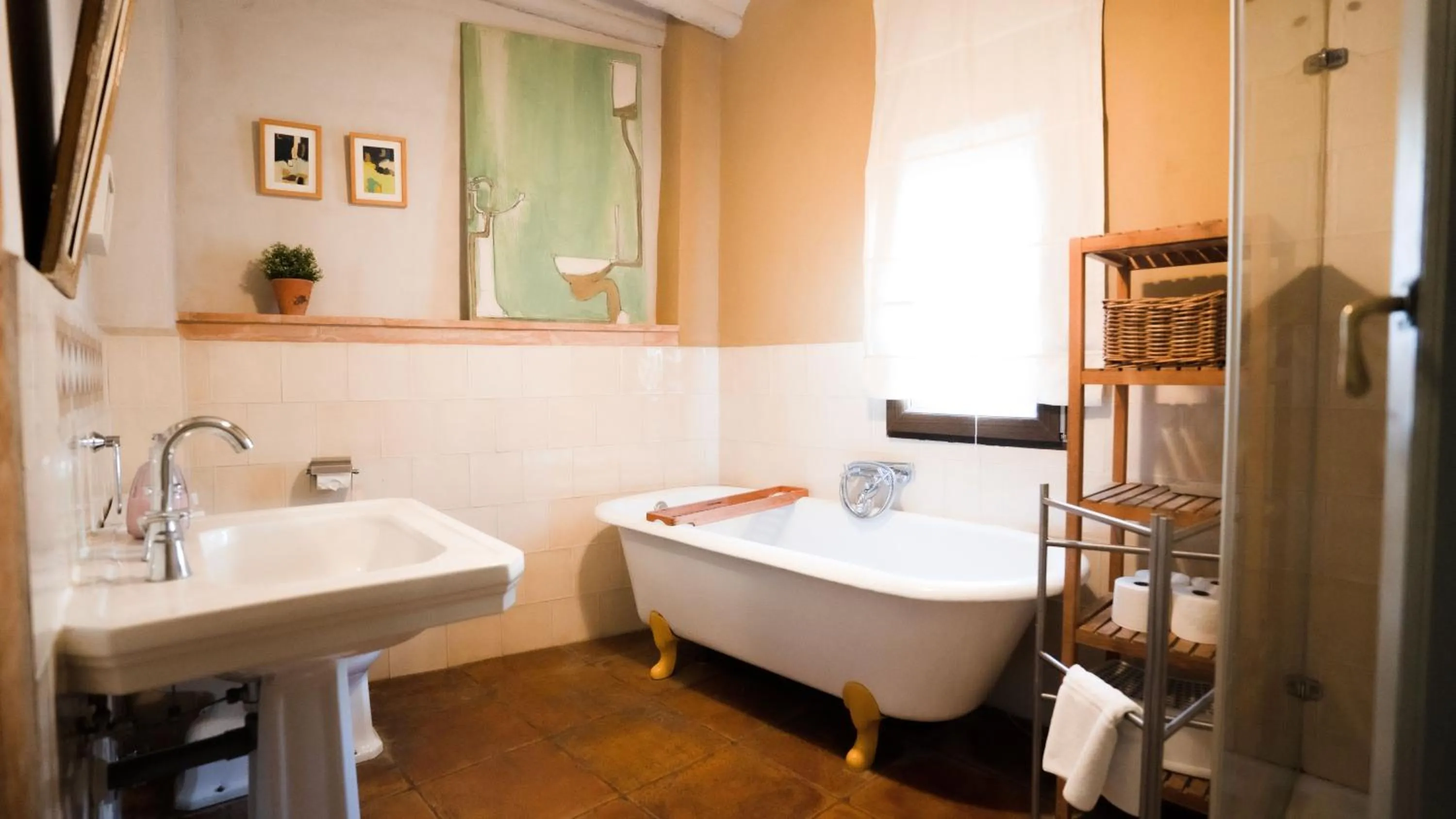 Bathroom, Bed in Casa Rural La Chocolateria