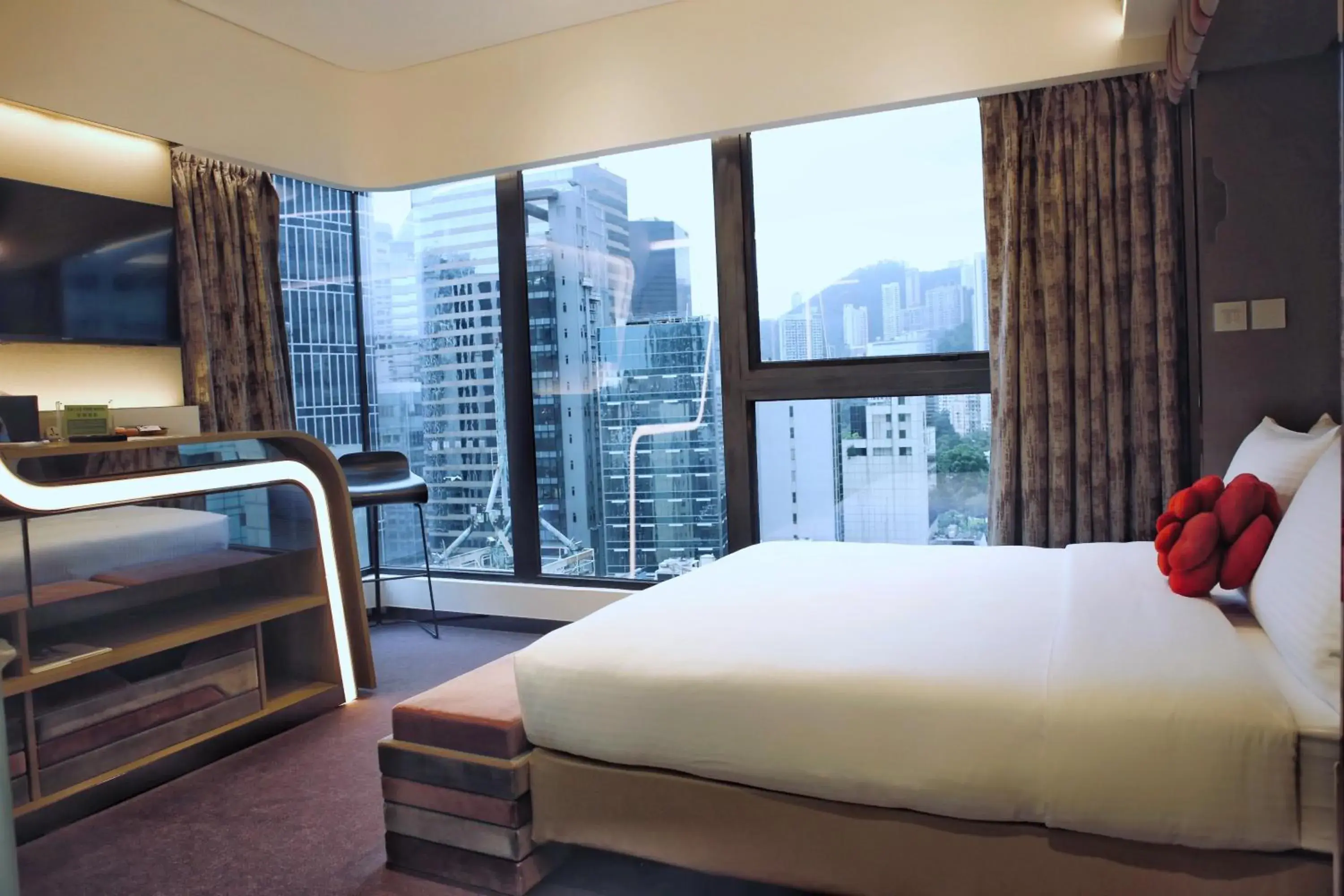 Pure Air Deluxe Room with 4G pocket Wi-Fi Device in Butterfly on LKF, Central Pure Air Deluxe Room with 4G pocket Wi-Fi Device in Butterfly on LKF, Central