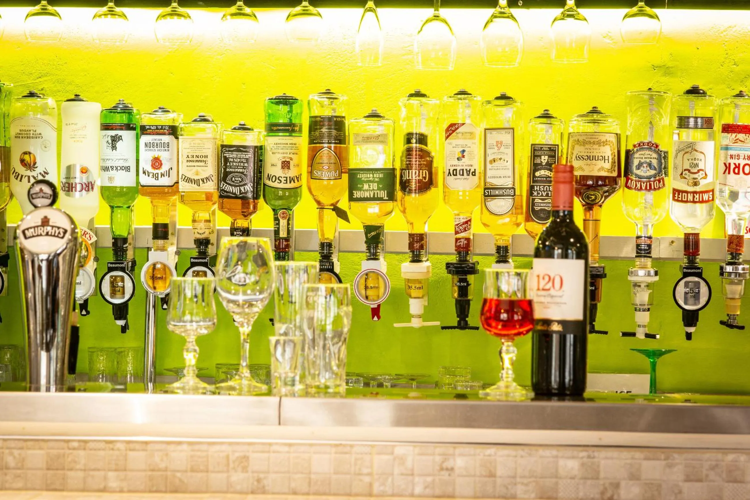 Lounge or bar in Ashley Hotel