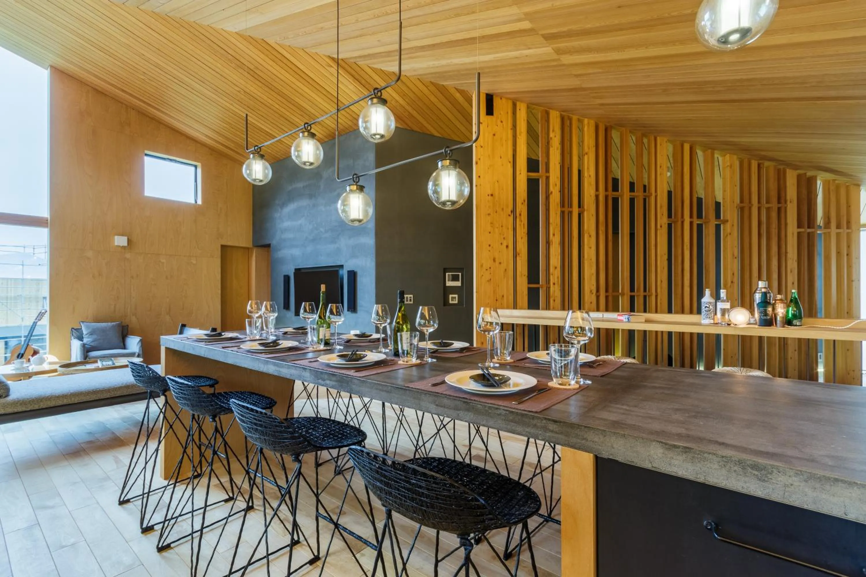 Dining area in Foxwood E by H2 Life