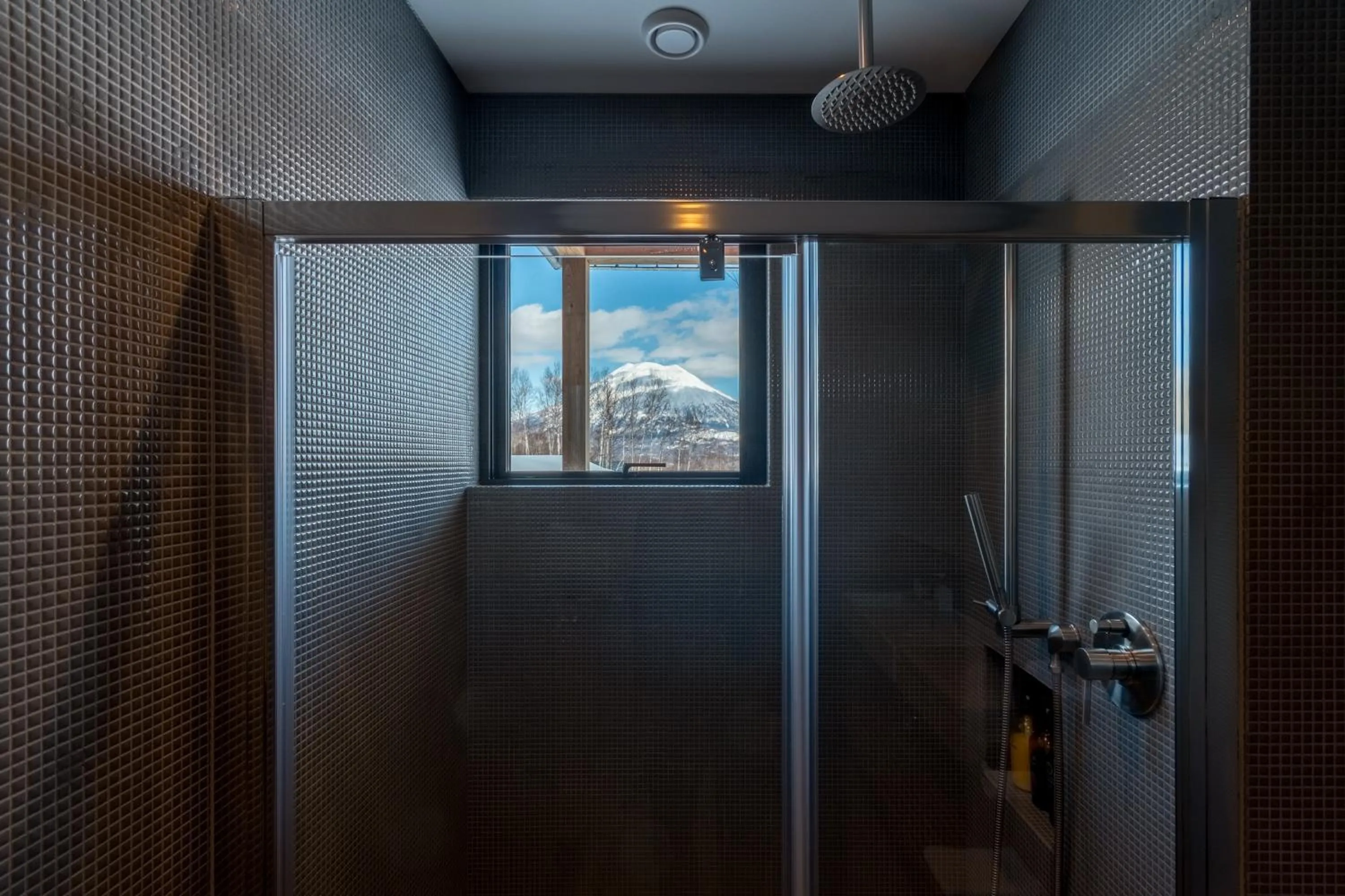 Shower in Foxwood E by H2 Life