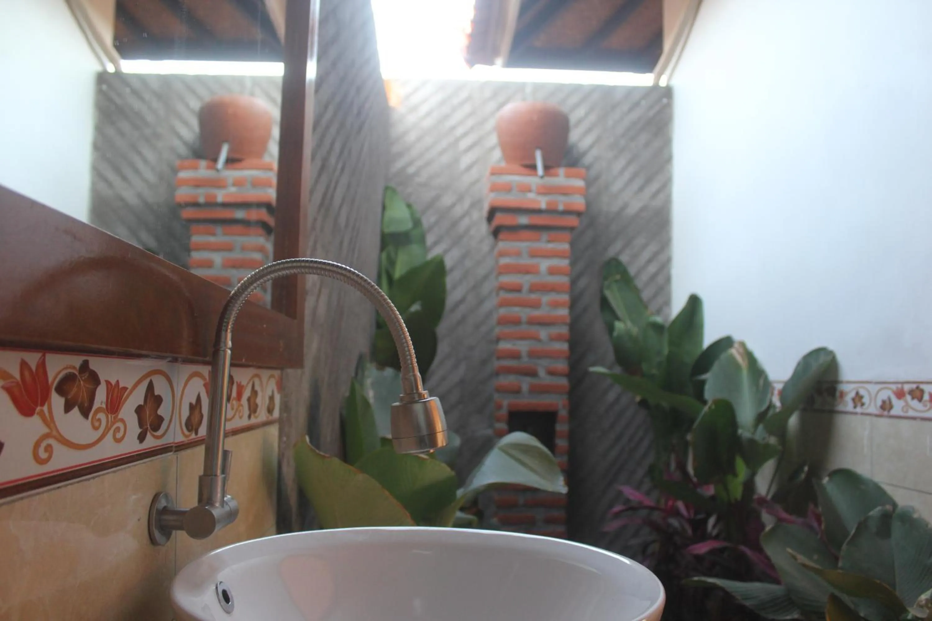 Bathroom in Eliska Sari Bungalows Sumberkima