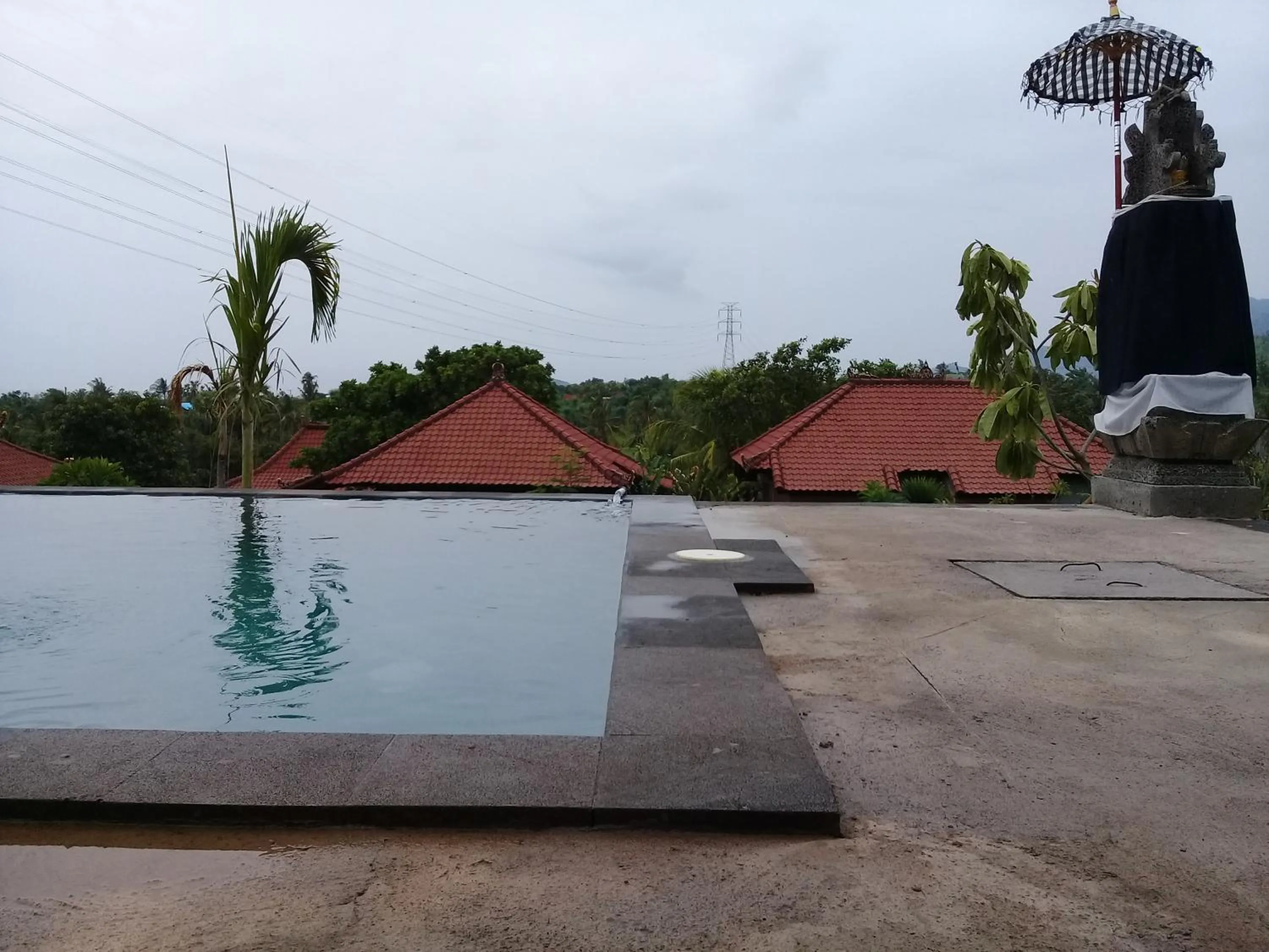 Swimming pool in Eliska Sari Bungalows Sumberkima