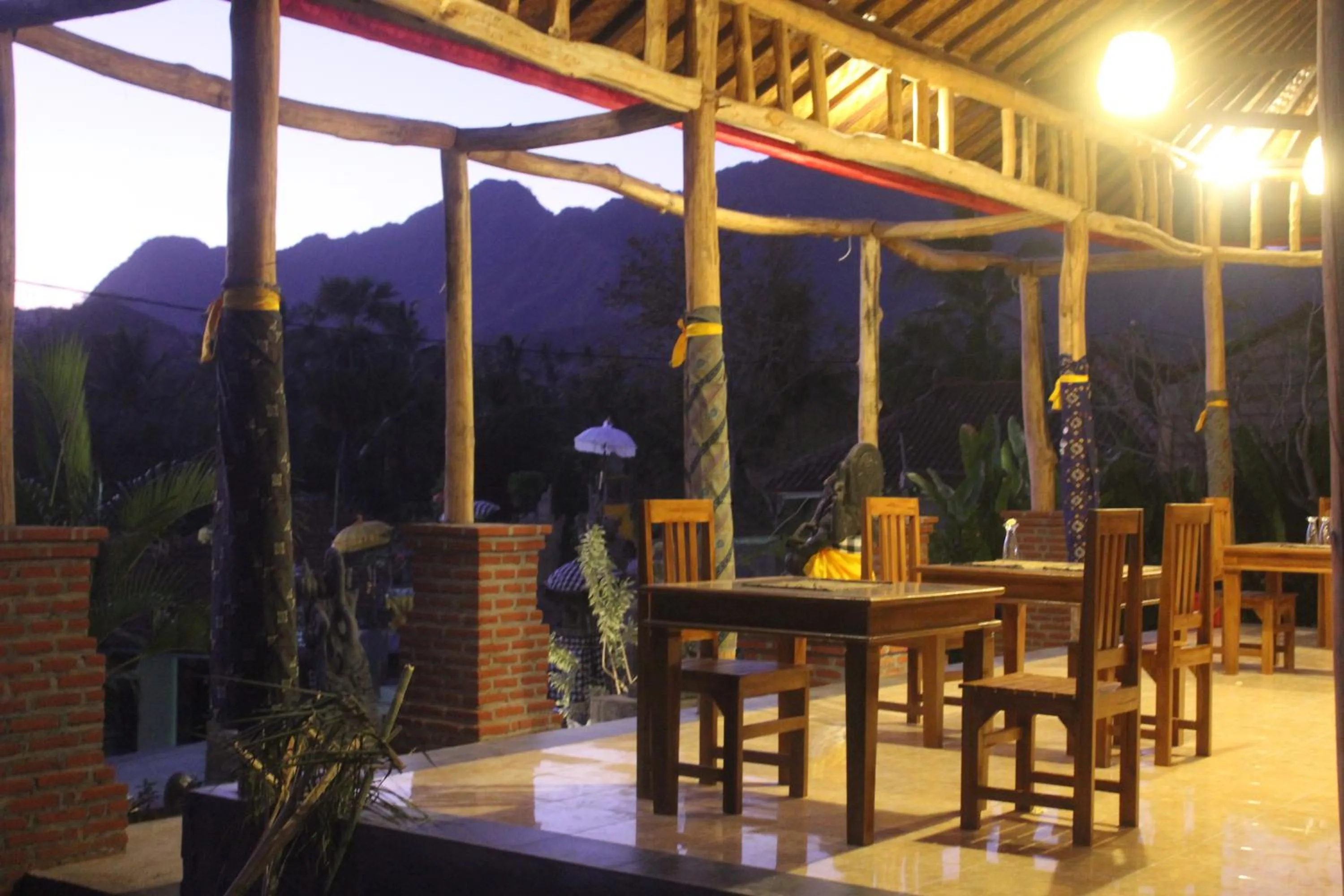 Dining area in Eliska Sari Bungalows Sumberkima