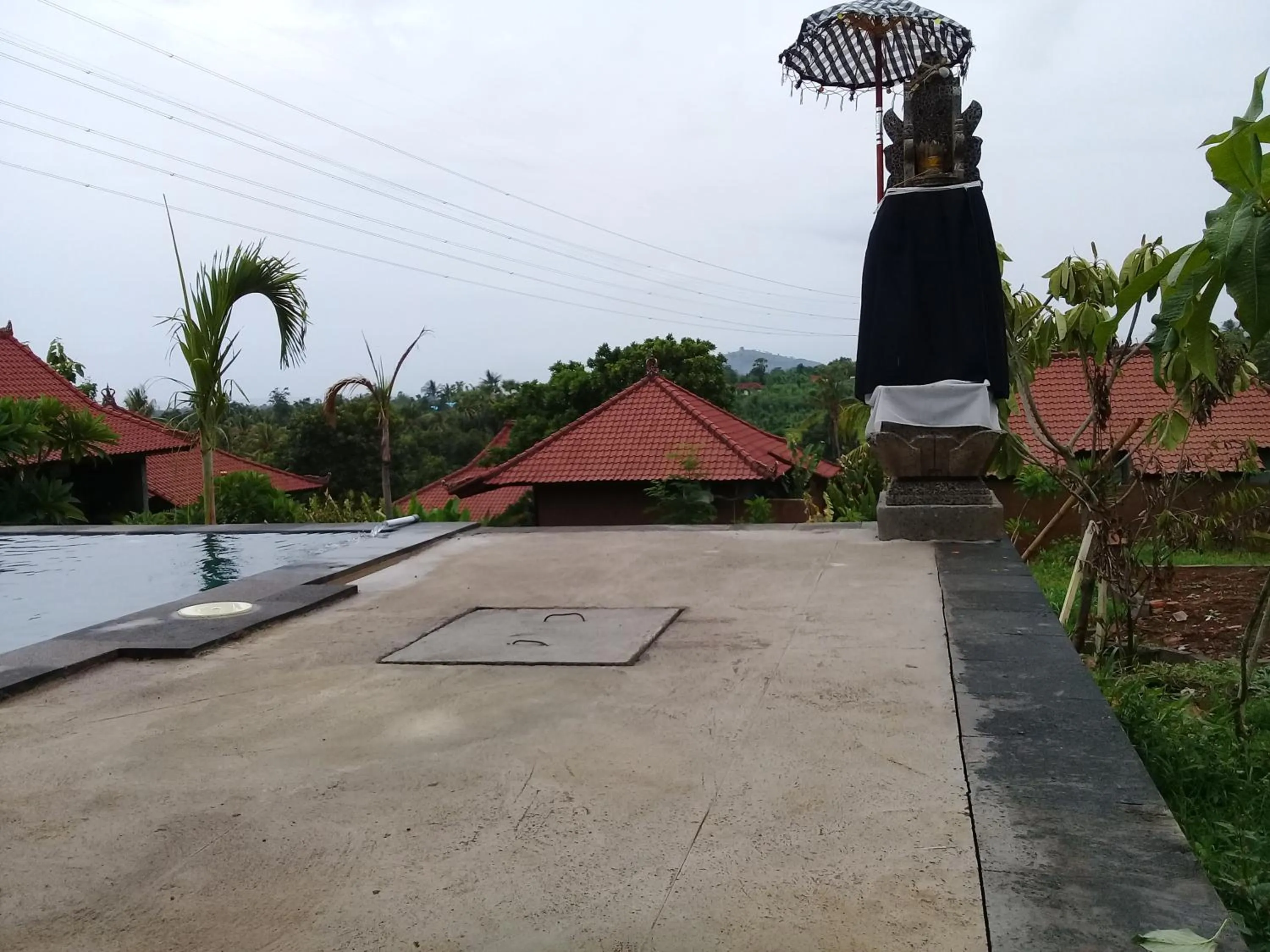 Swimming pool in Eliska Sari Bungalows Sumberkima