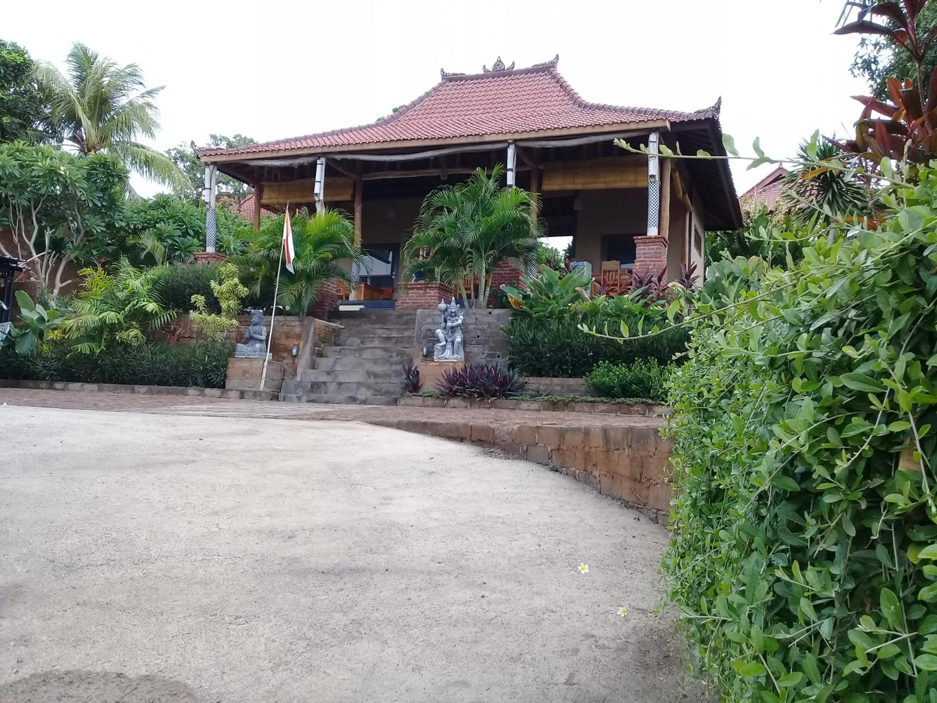 Facade/entrance in Eliska Sari Bungalows Sumberkima