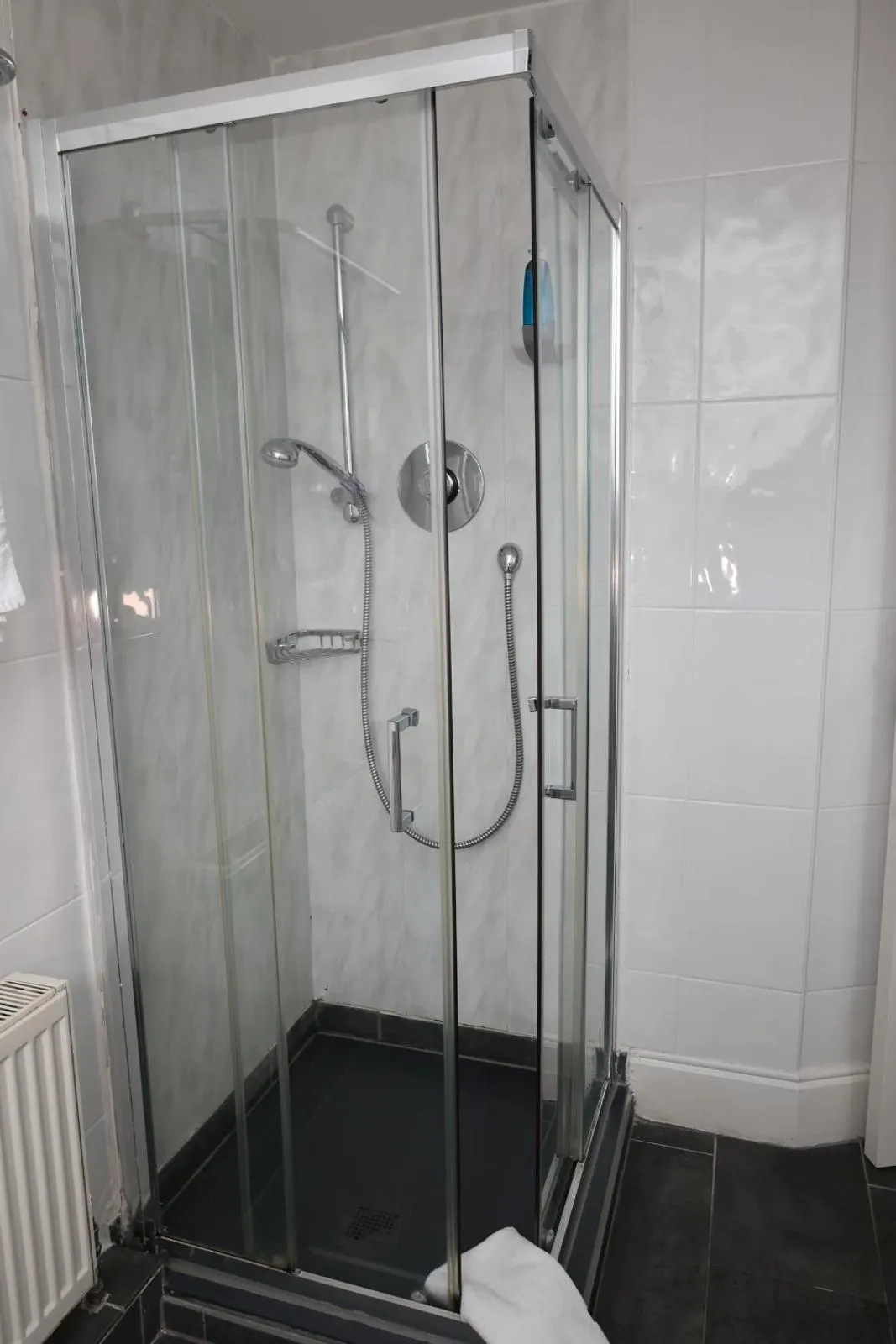 Shower in Maples House Hotel