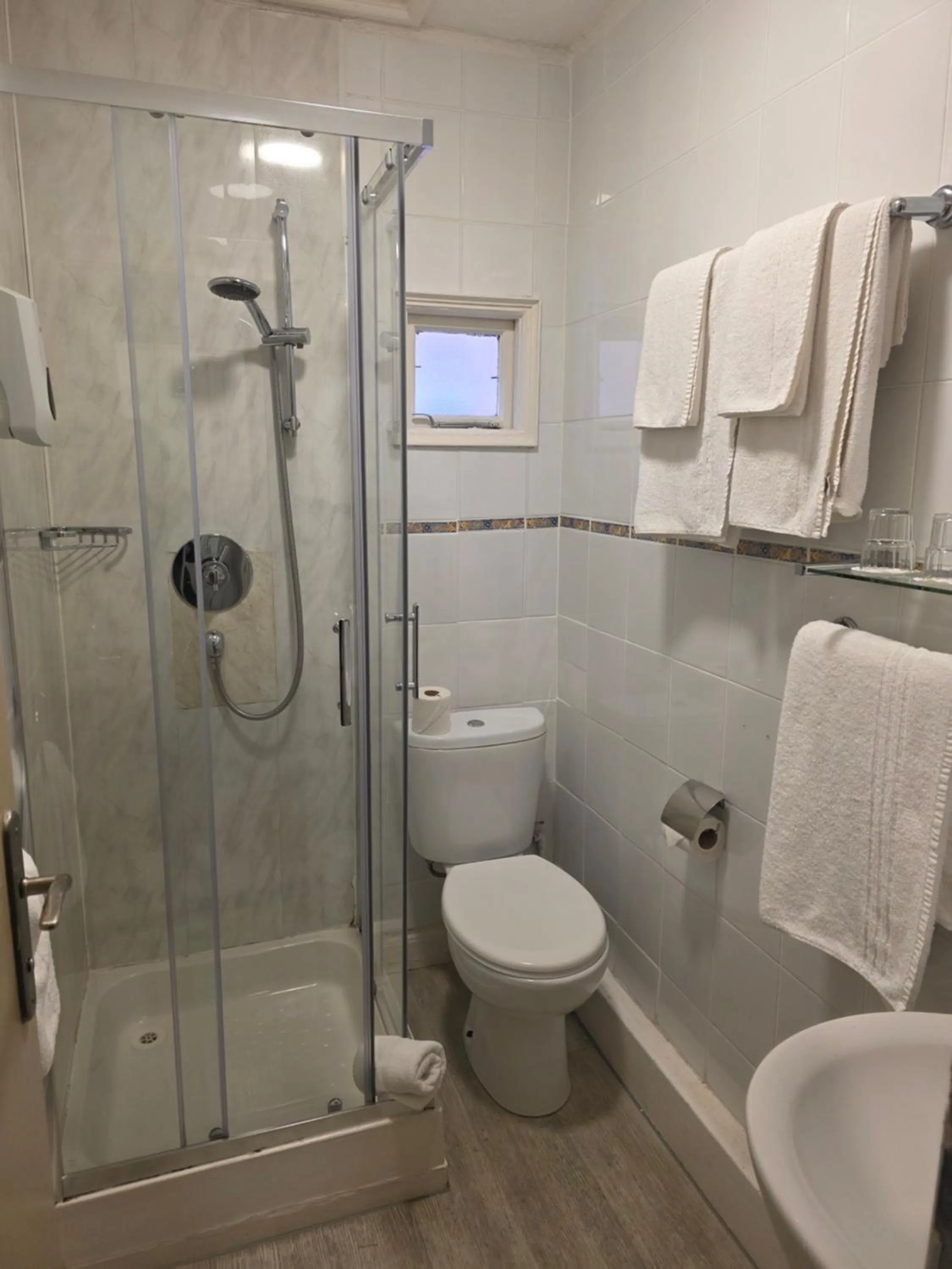 Shower in Maples House Hotel