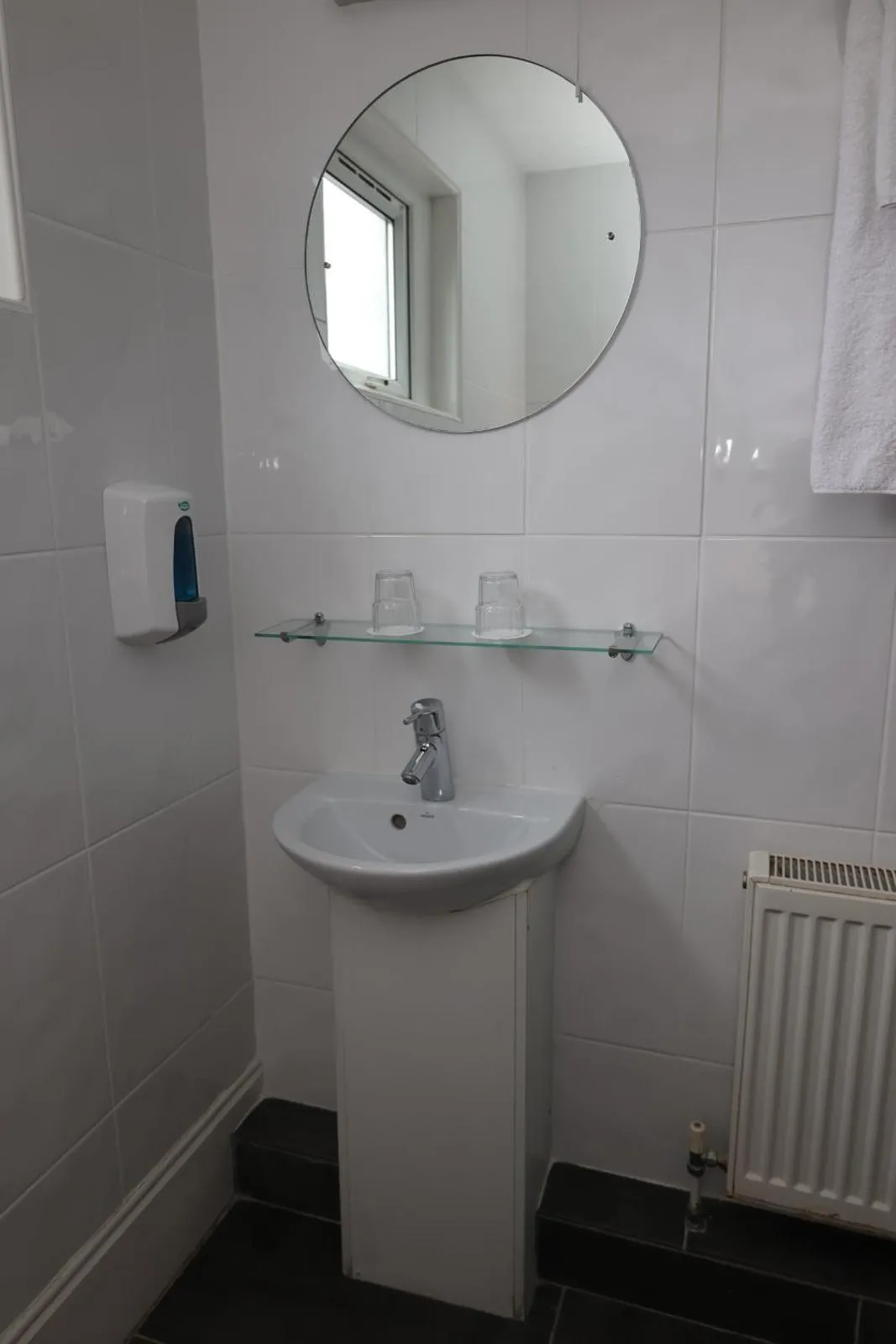 Bathroom in Maples House Hotel