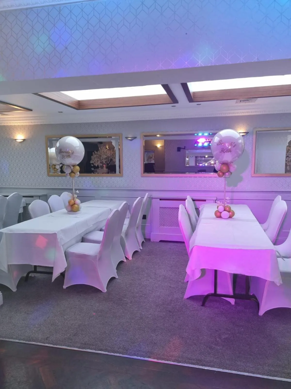 Nightclub / DJ in Maples House Hotel