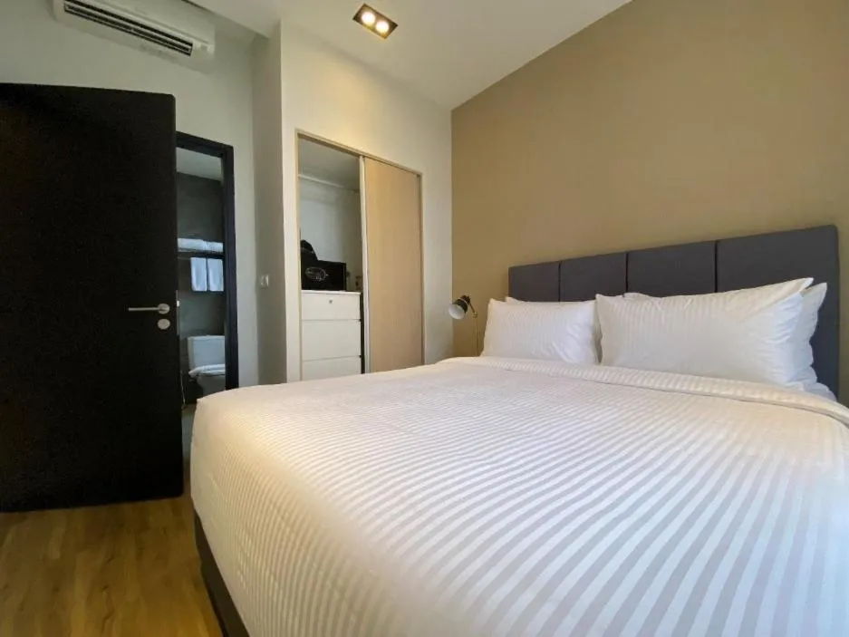 Bedroom in Momentus Serviced Residences Novena