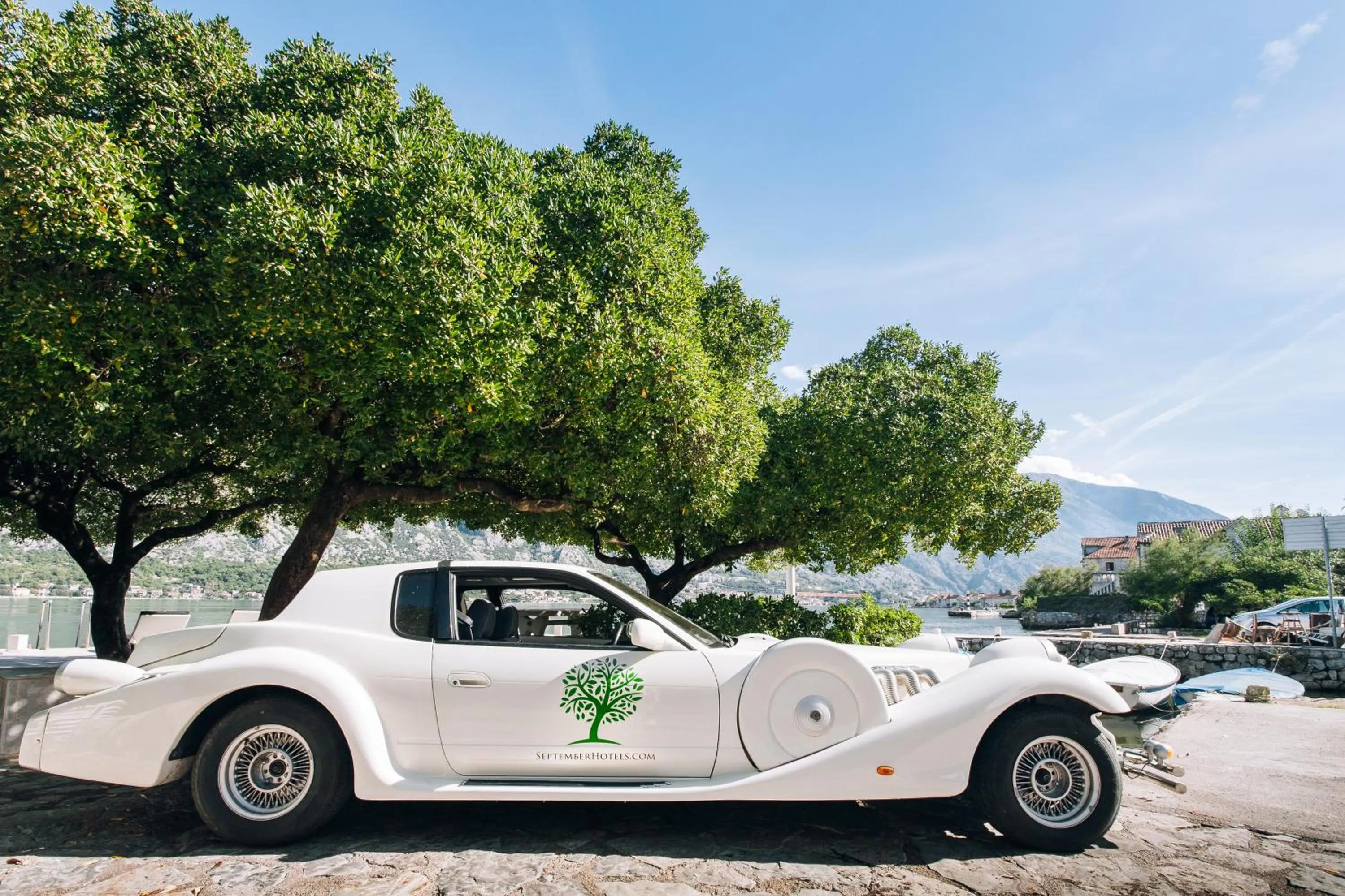 Property logo or sign in Hotel Galathea