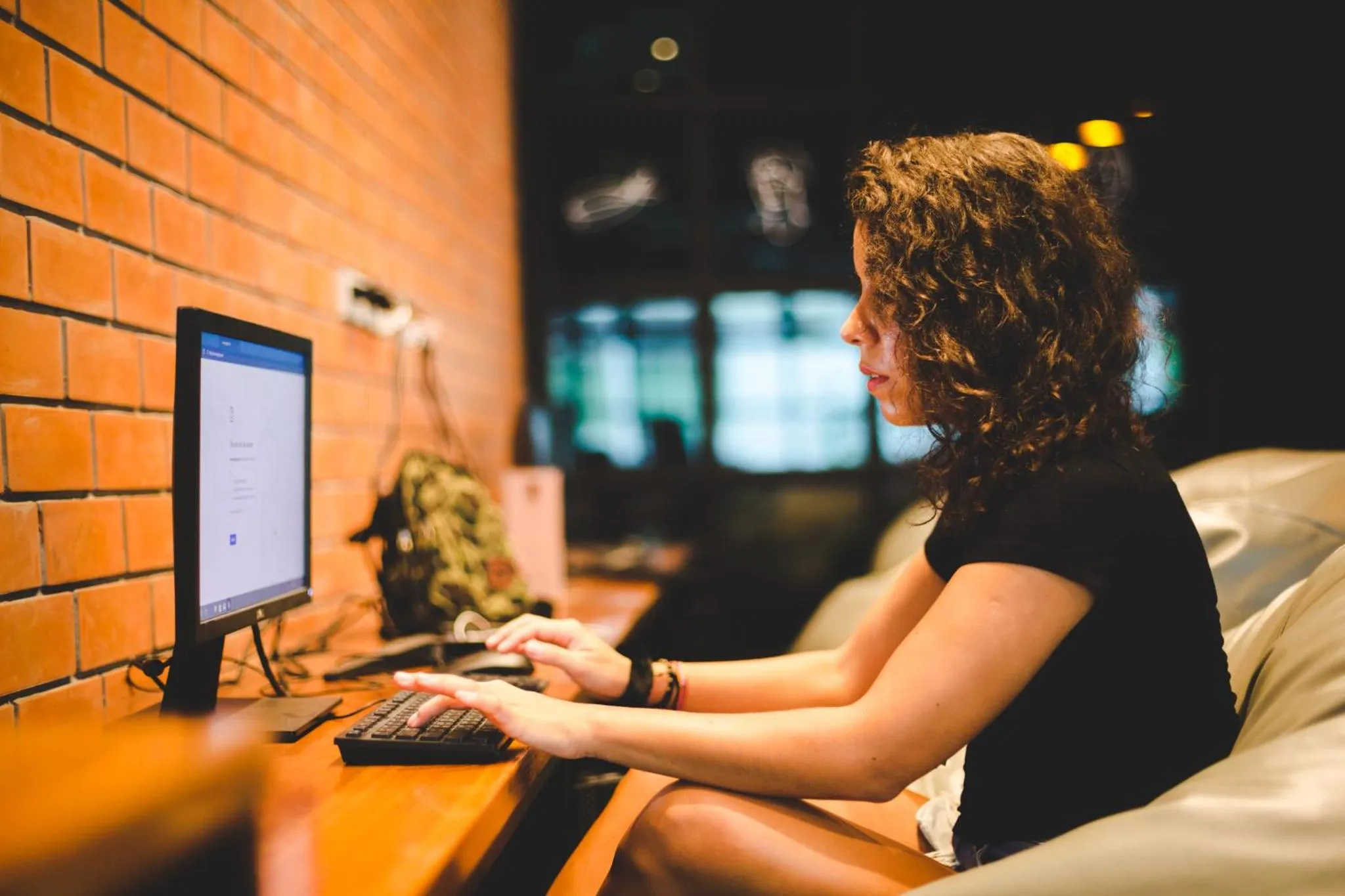 Business facilities in BED STATION Hostel Khaosan