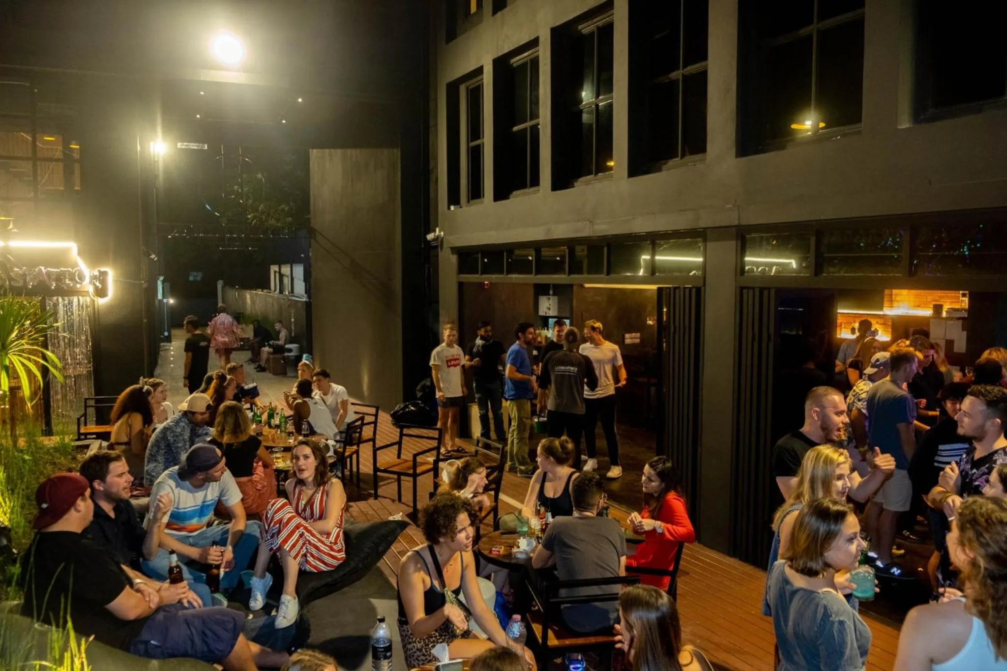 Restaurant/places to eat in BED STATION Hostel Khaosan