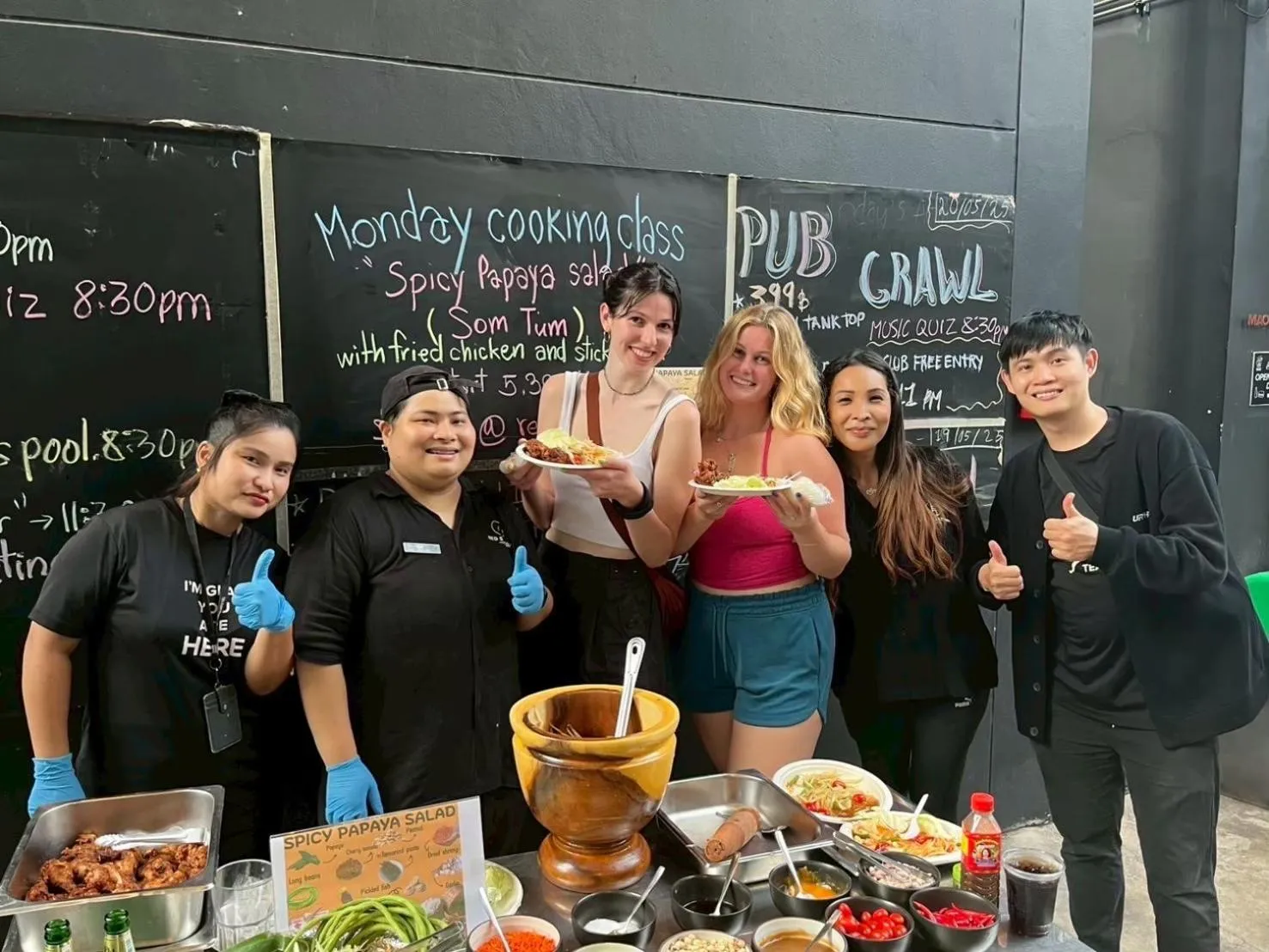 Restaurant/places to eat in BED STATION Hostel Khaosan