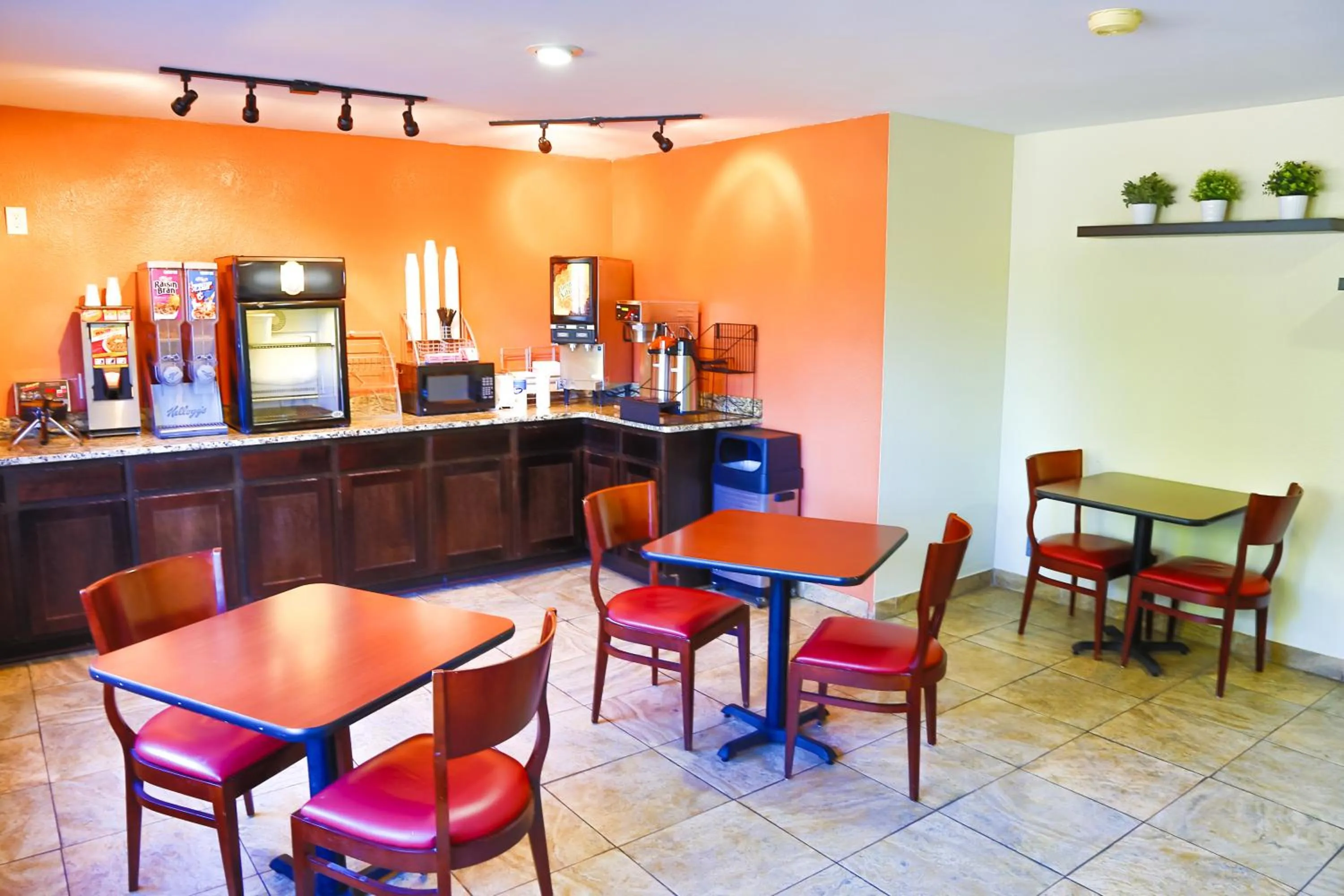 Restaurant/places to eat in Super 8 by Wyndham Charlotte University