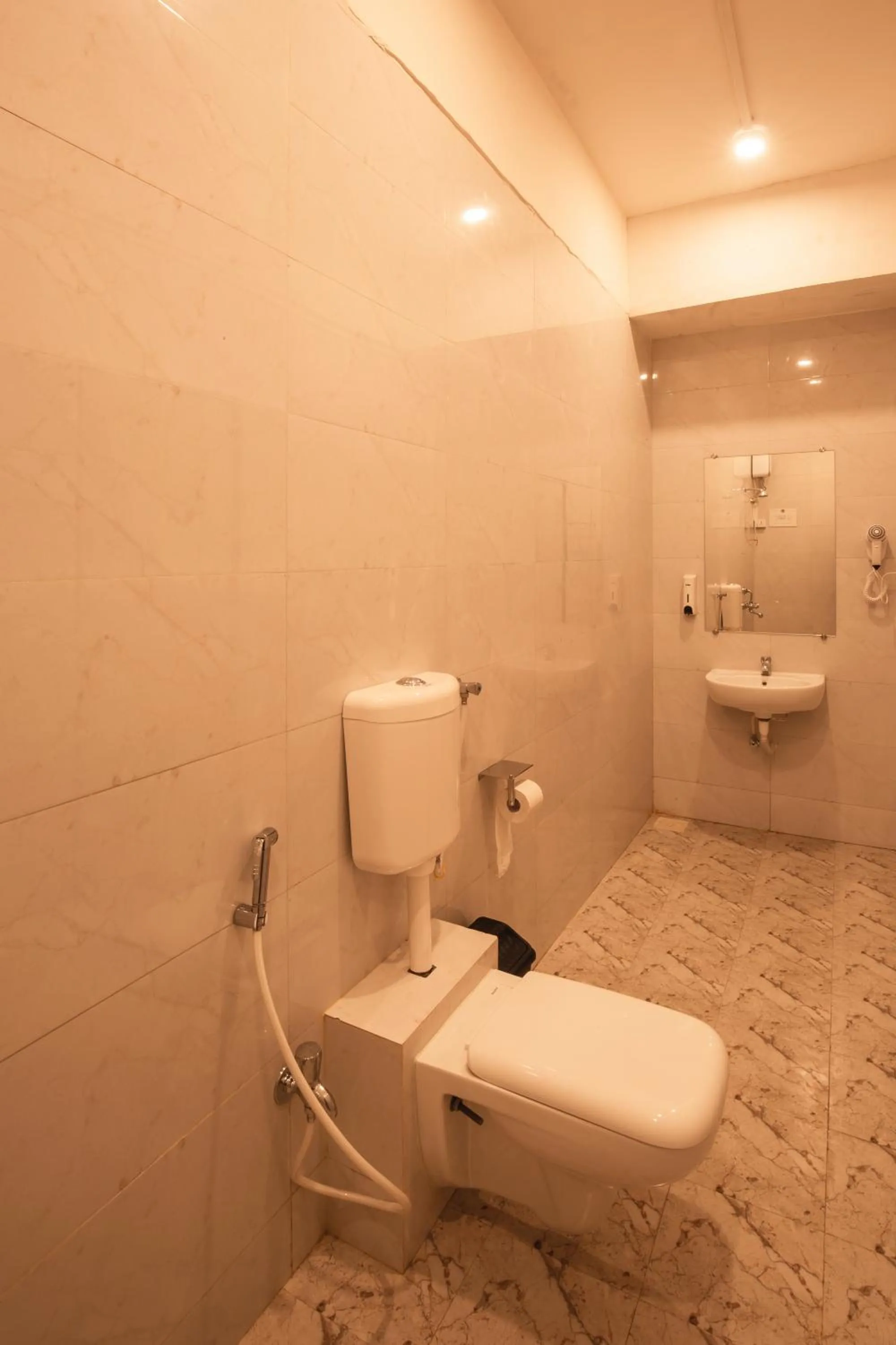 Shower in Locomo Hostel OG - Stay Work Eat