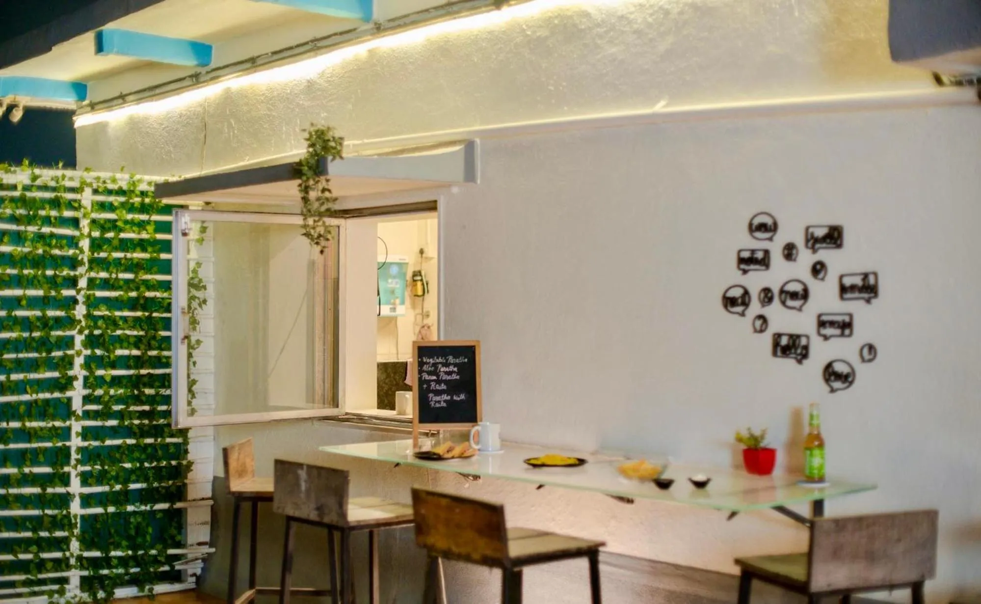 Restaurant/places to eat in Locomo Hostel OG - Stay Work Eat