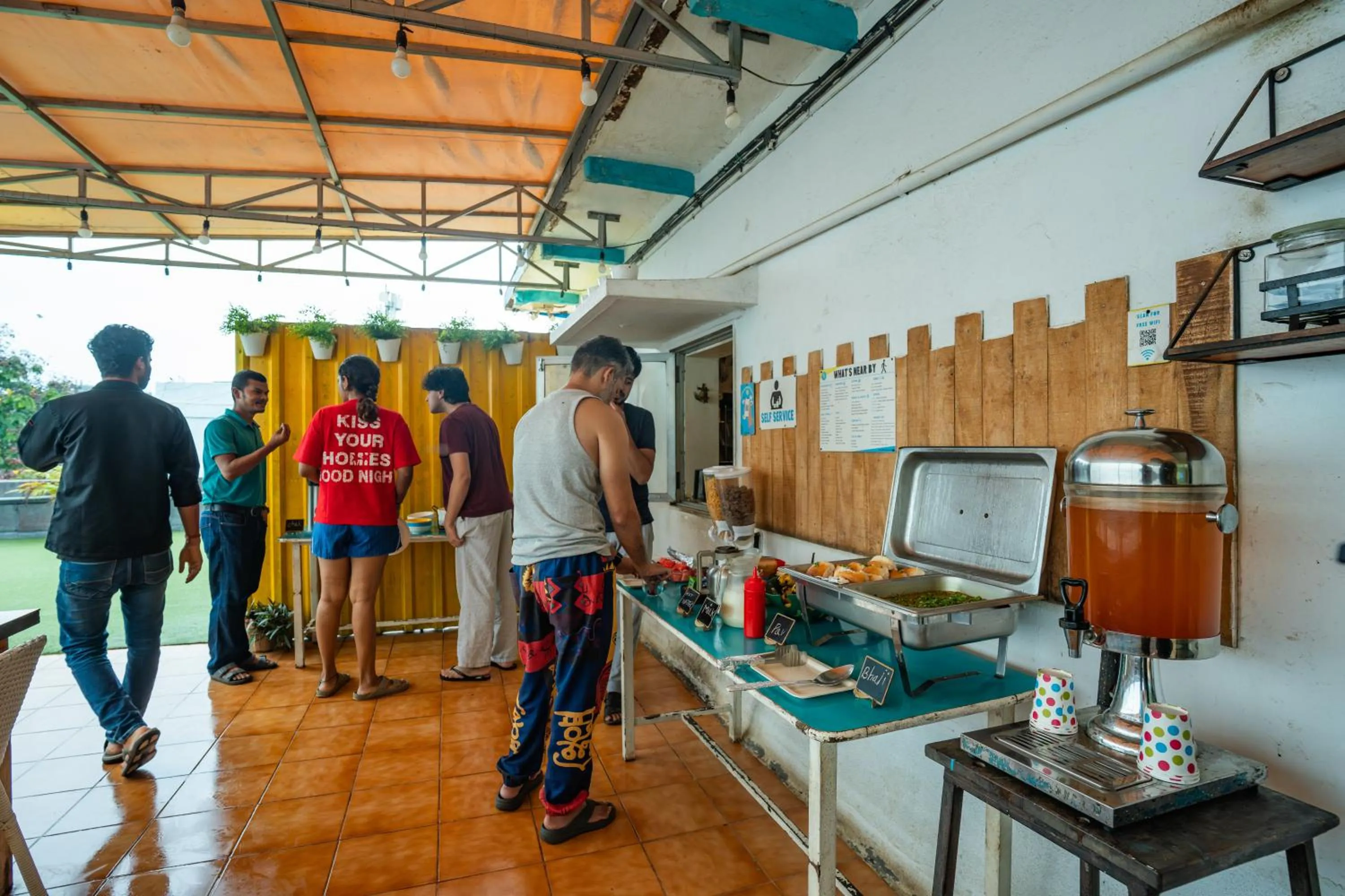 Locomo Hostel OG - Stay Work Eat