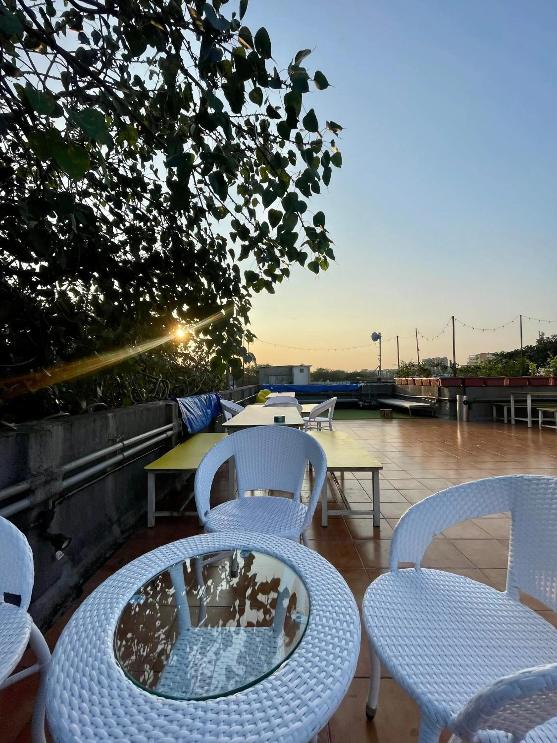 Day in Locomo Hostel OG - Stay Work Eat