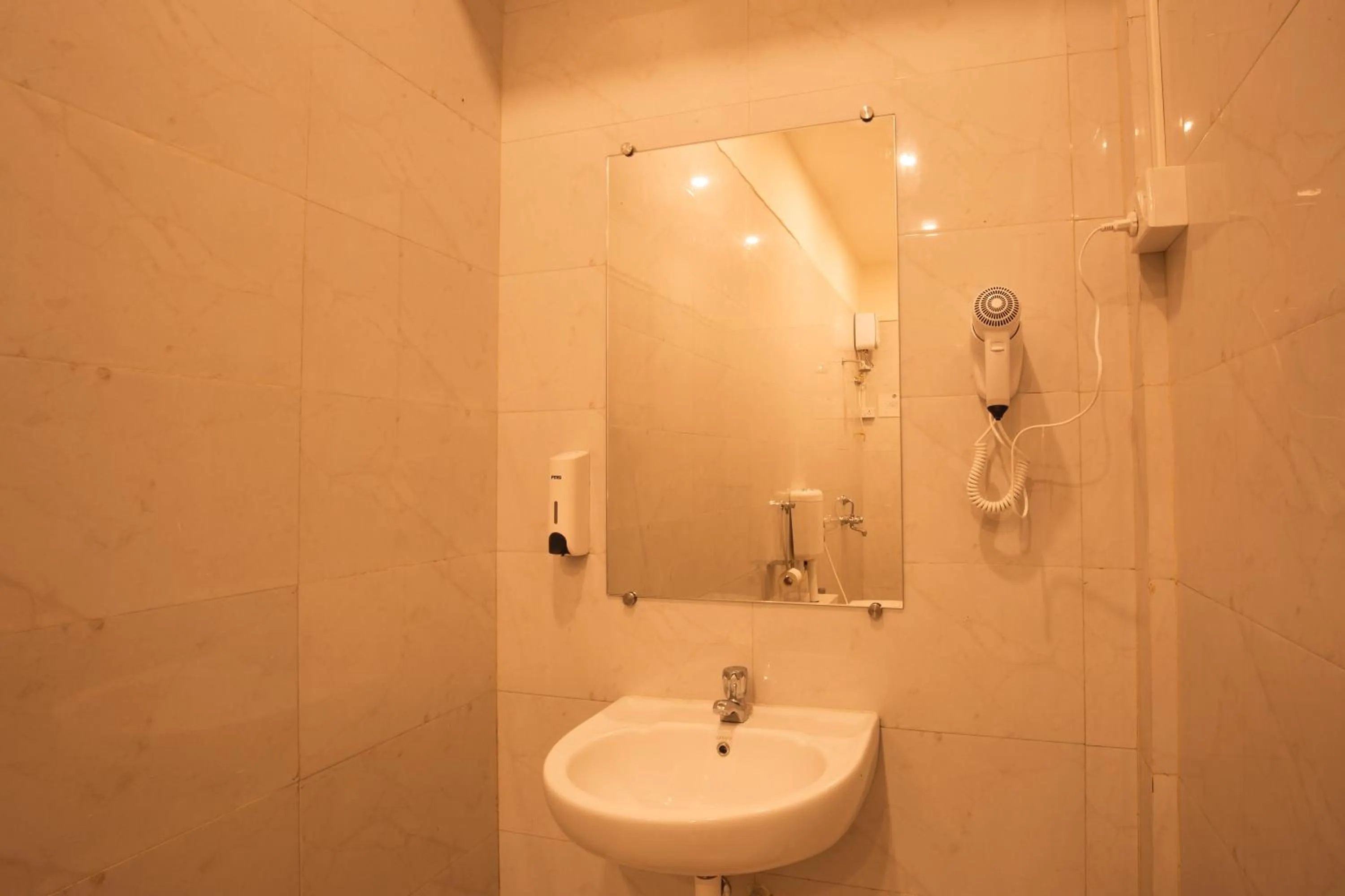 Shower in Locomo Hostel OG - Stay Work Eat