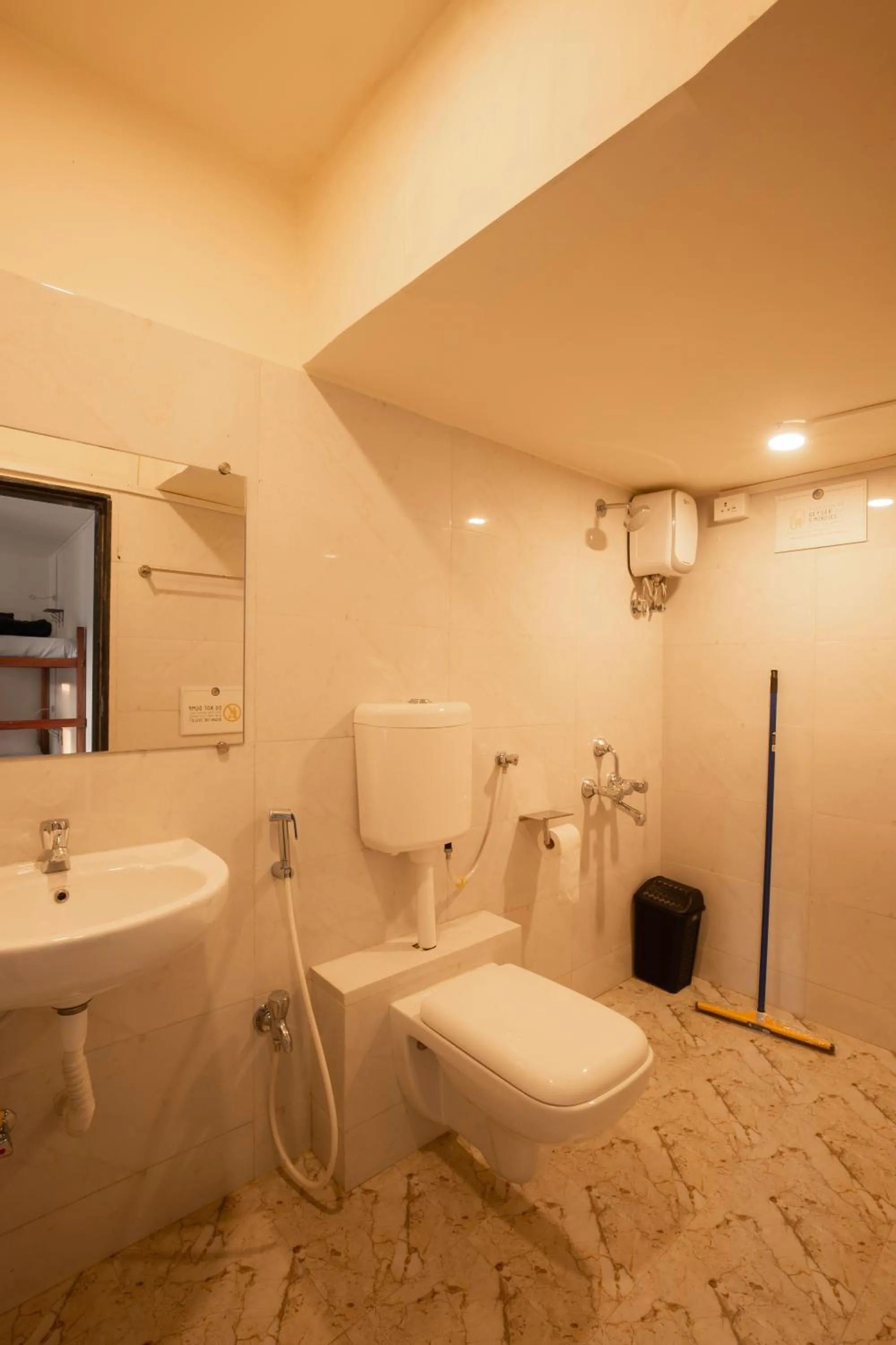 Toilet in Locomo Hostel OG - Stay Work Eat