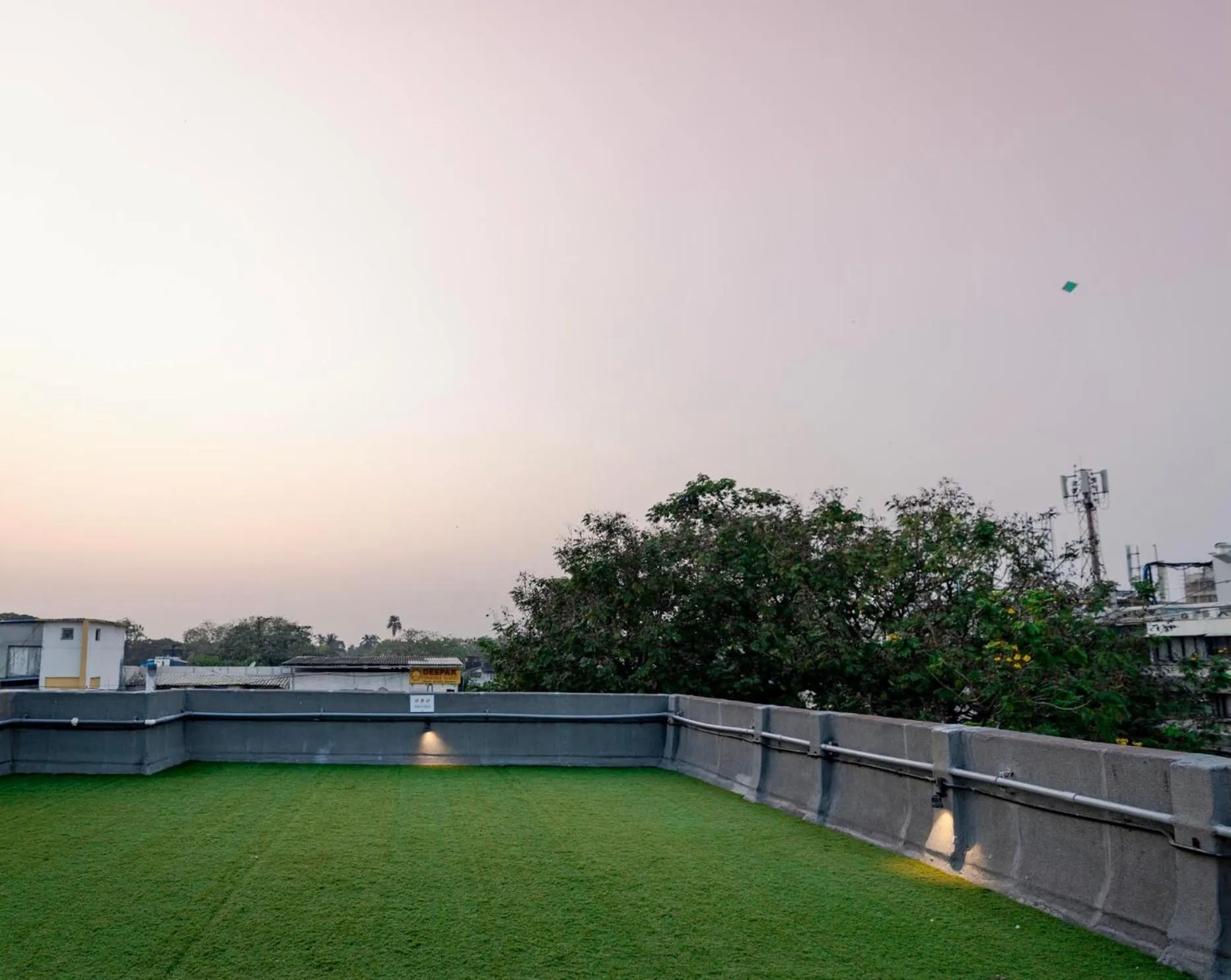 Day in Locomo Hostel OG - Stay Work Eat