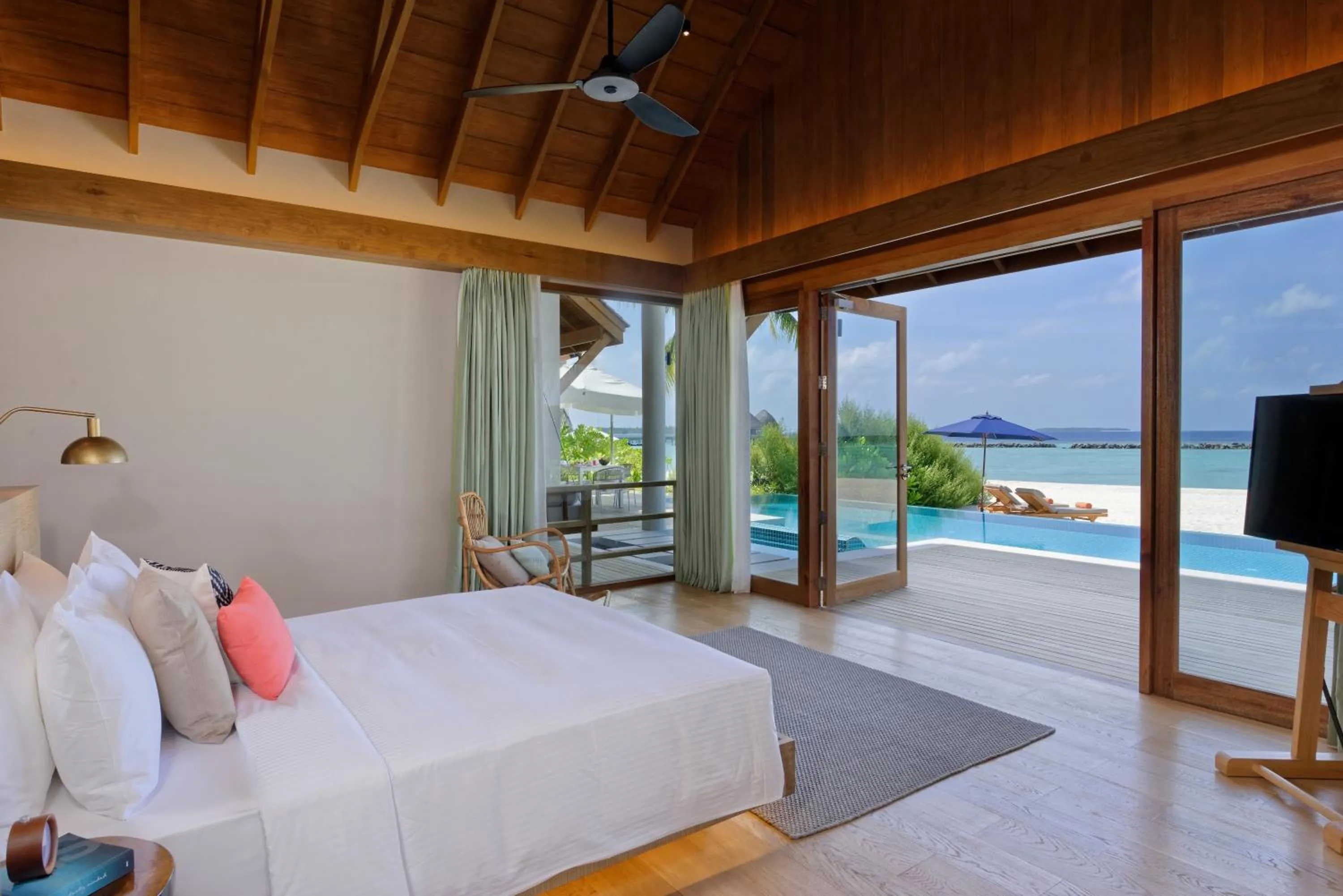 Bed in Emerald Faarufushi Resort & Spa - Deluxe All Inclusive