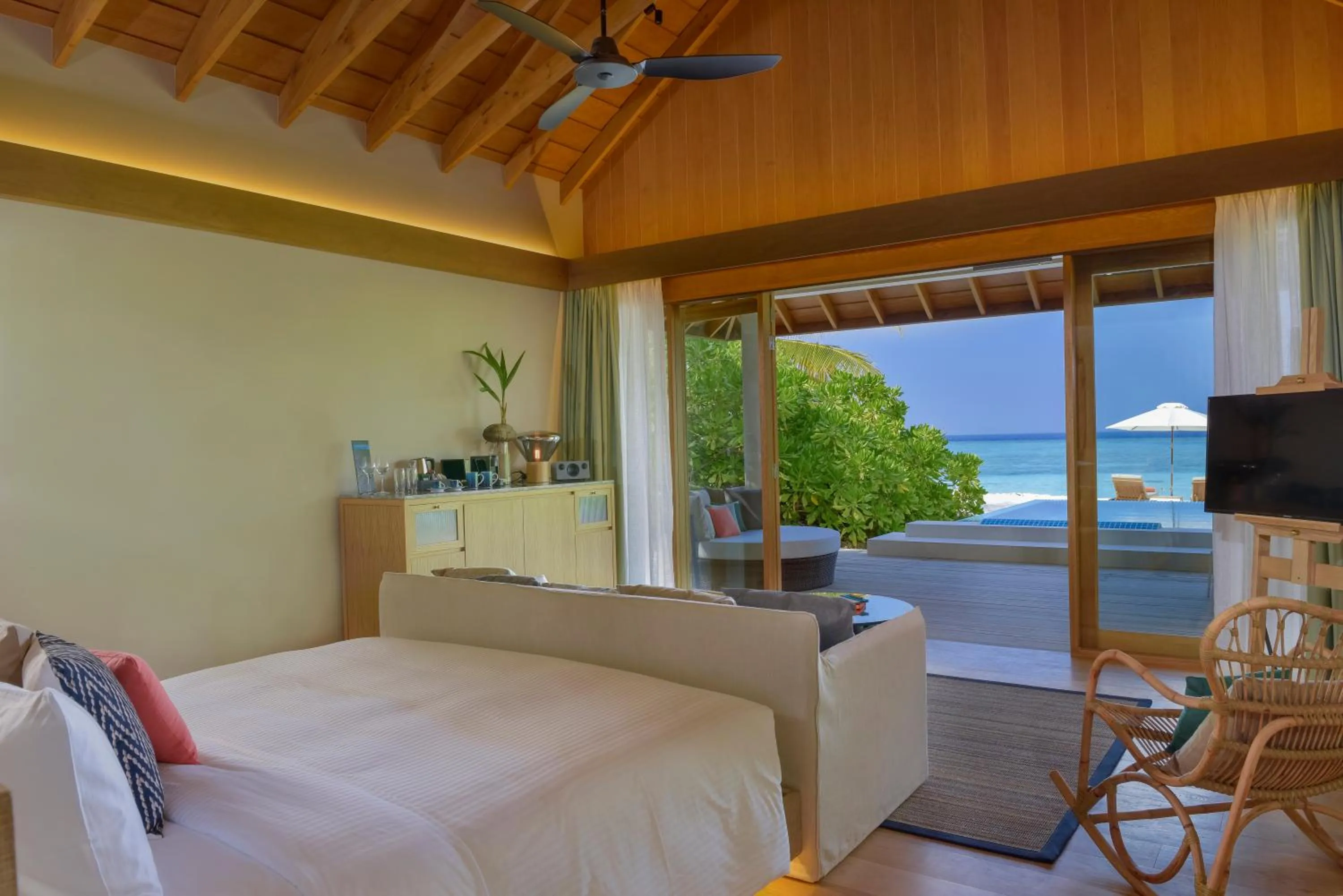 Bed in Emerald Faarufushi Resort & Spa - Deluxe All Inclusive
