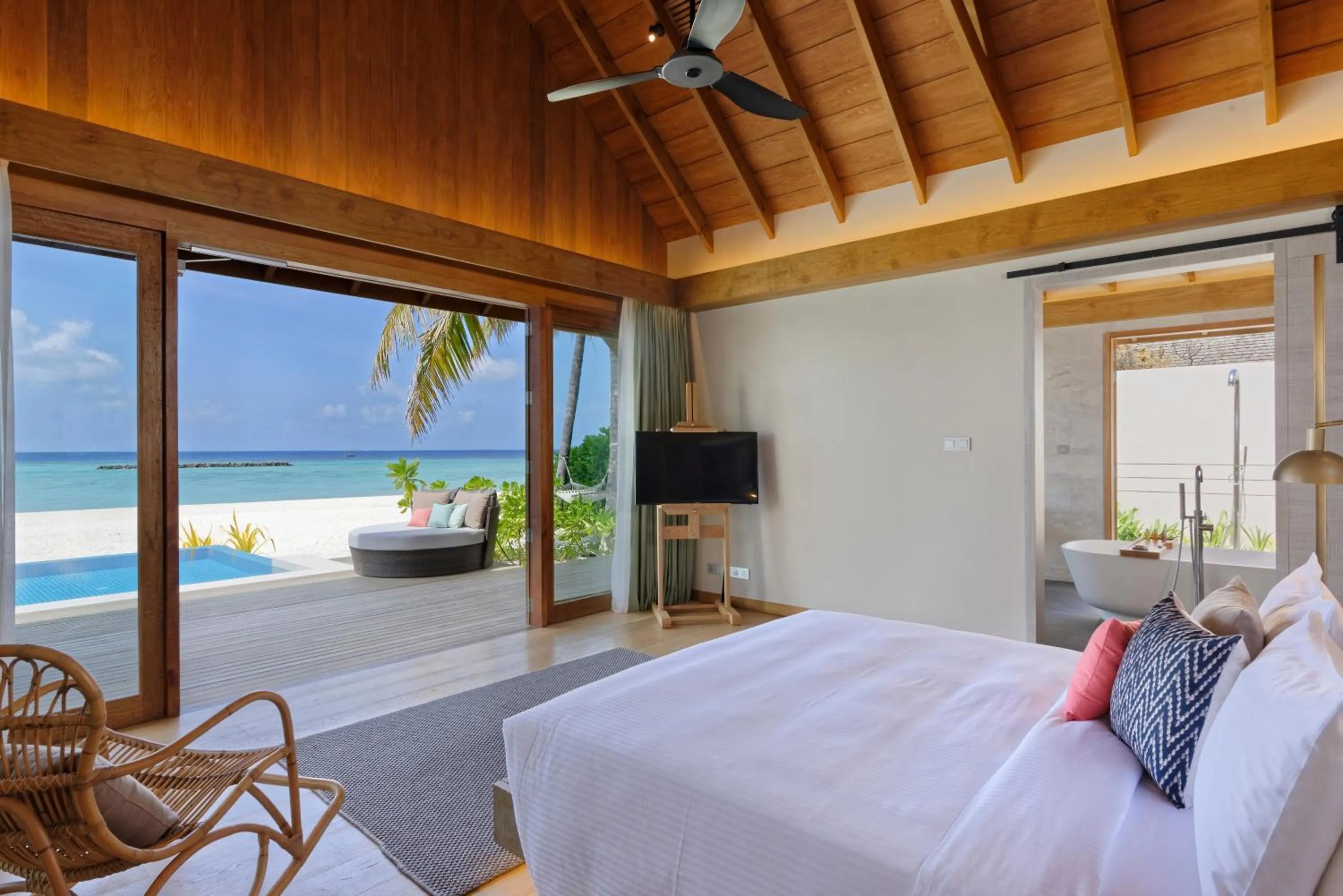 Bed in Emerald Faarufushi Resort & Spa - Deluxe All Inclusive