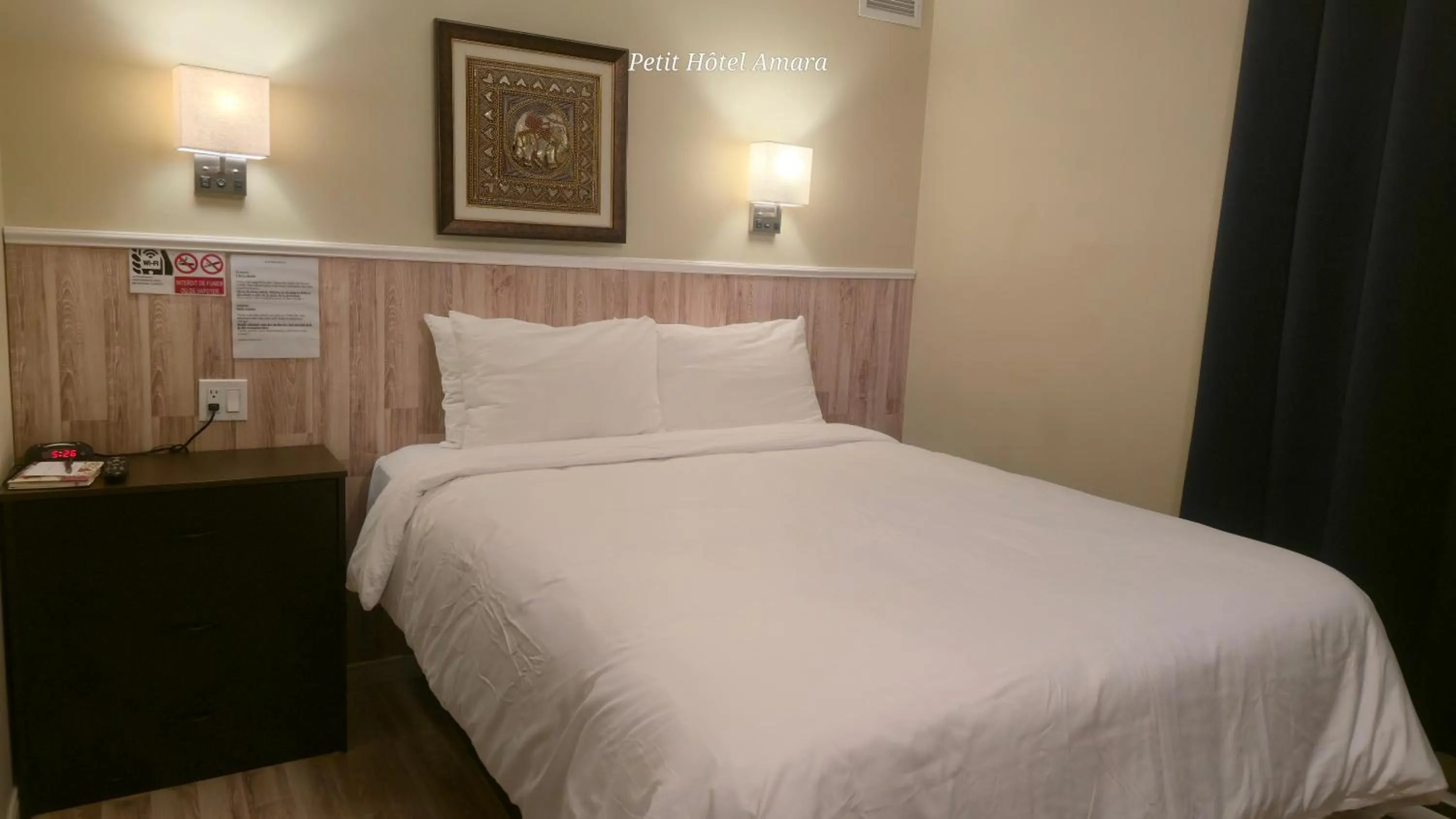 Bed in Petit Hôtel Amara